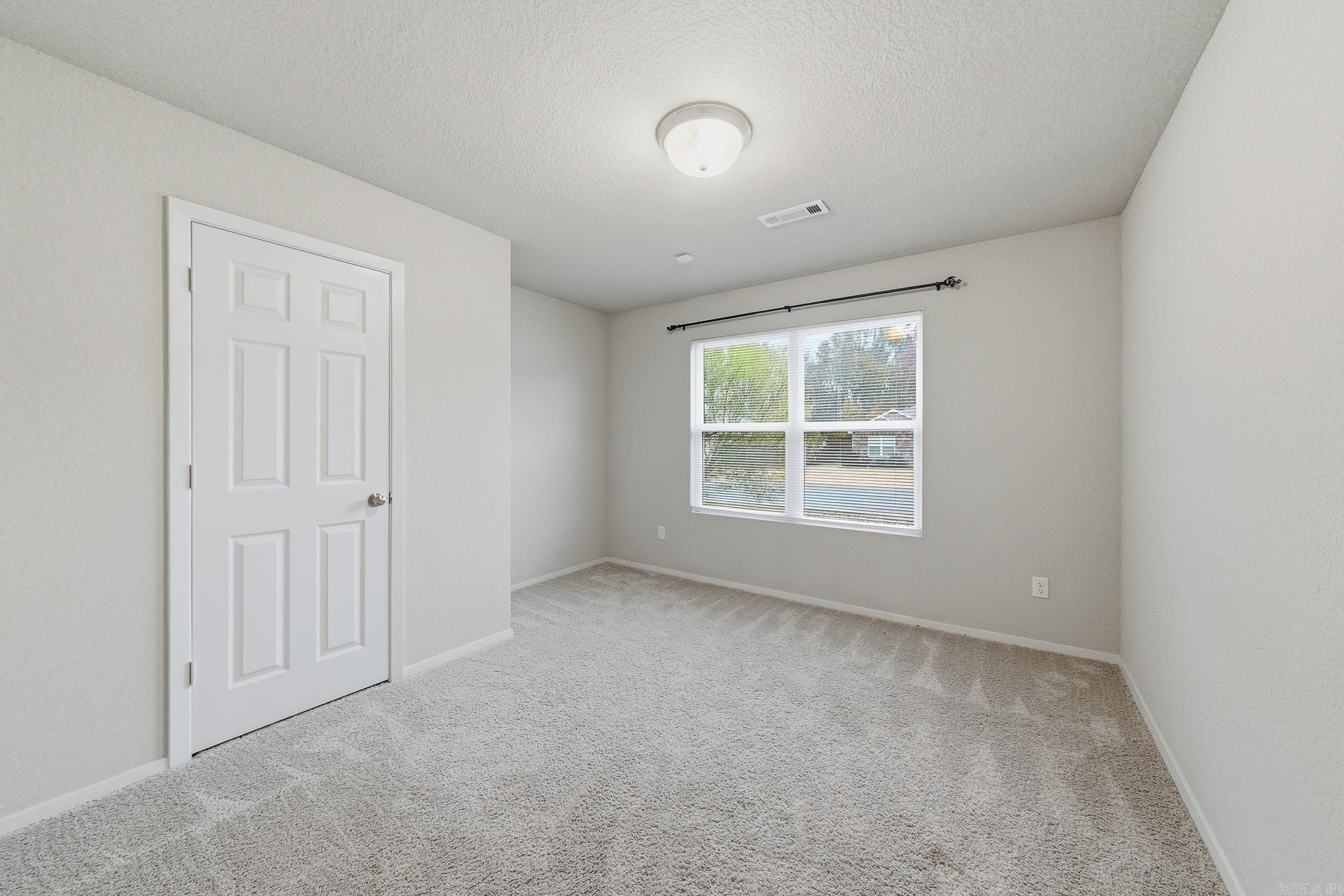 OAKLAND GROVE ESTATES - Residential Lease