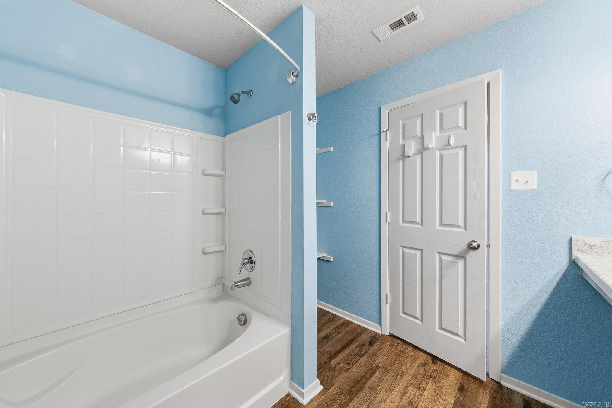 OAKLAND GROVE ESTATES - Residential Lease