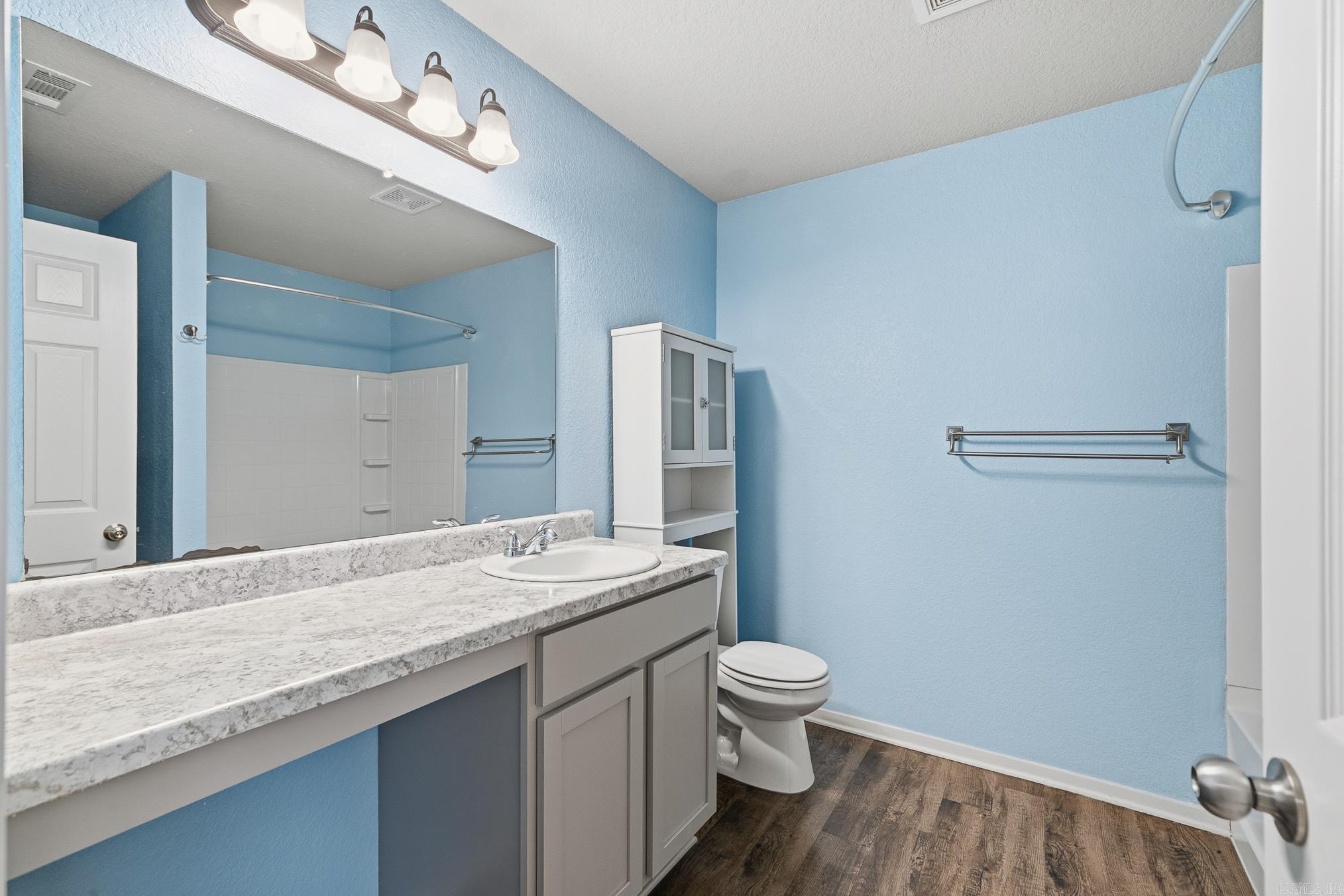 OAKLAND GROVE ESTATES - Residential Lease