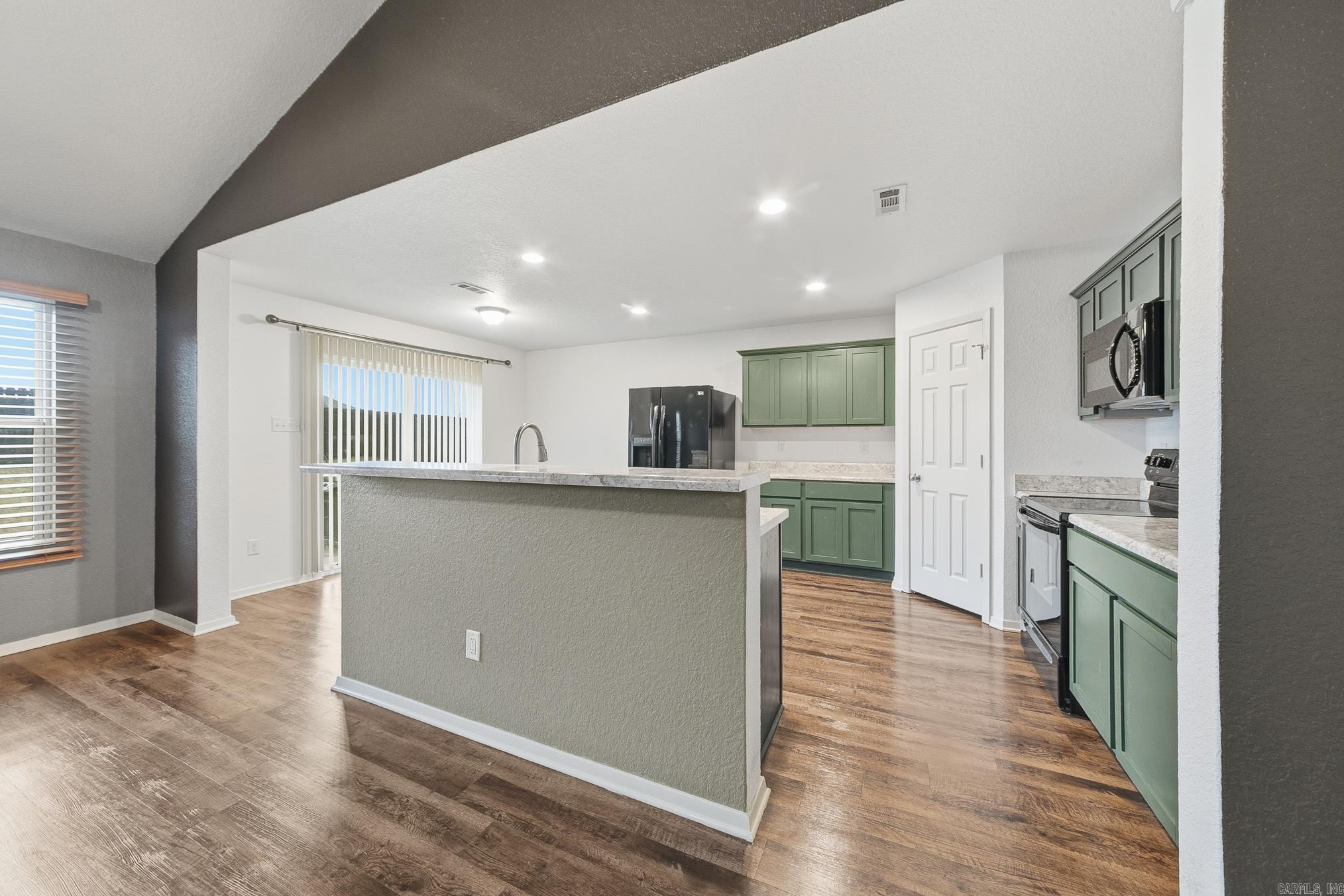 OAKLAND GROVE ESTATES - Residential Lease