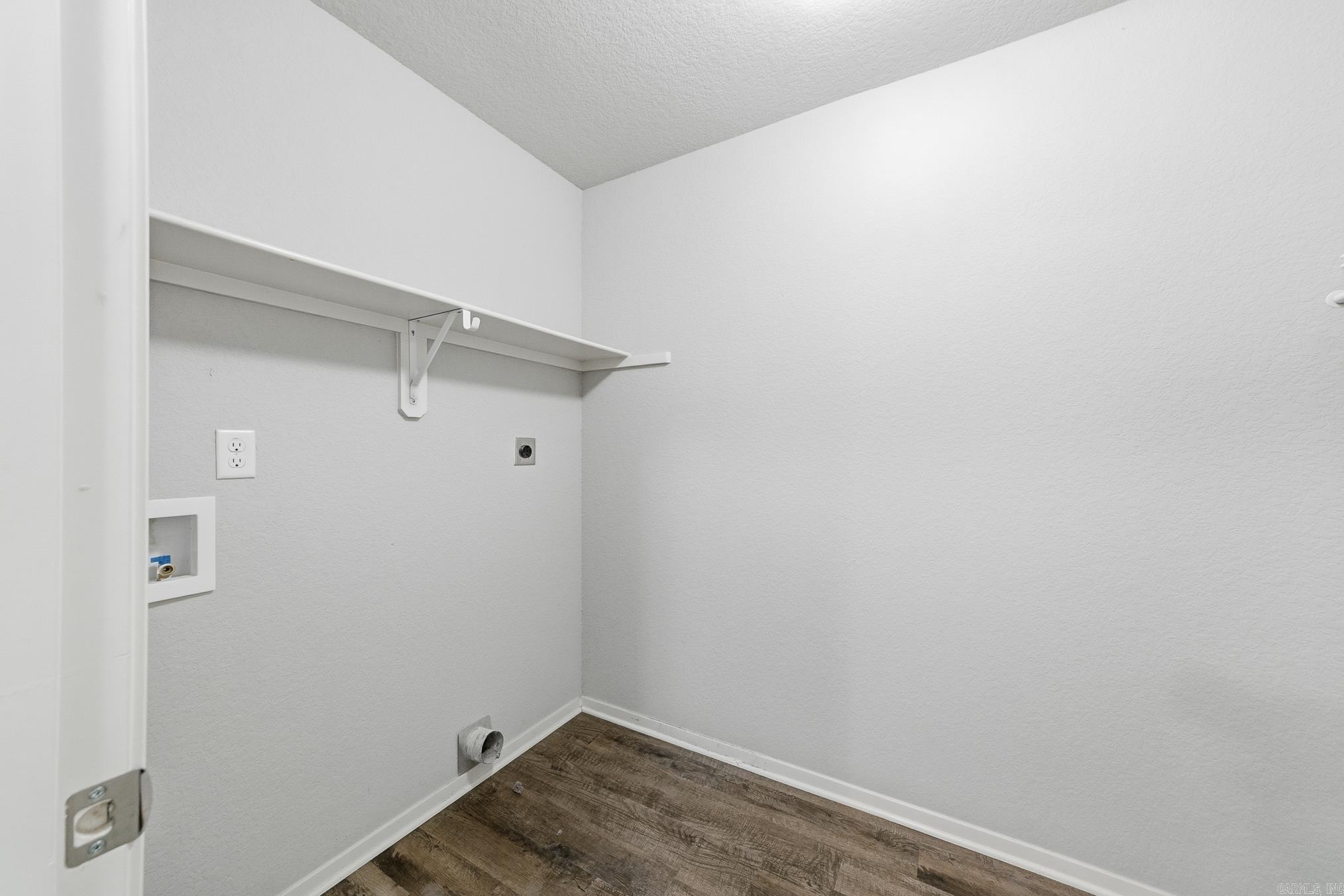 OAKLAND GROVE ESTATES - Residential Lease