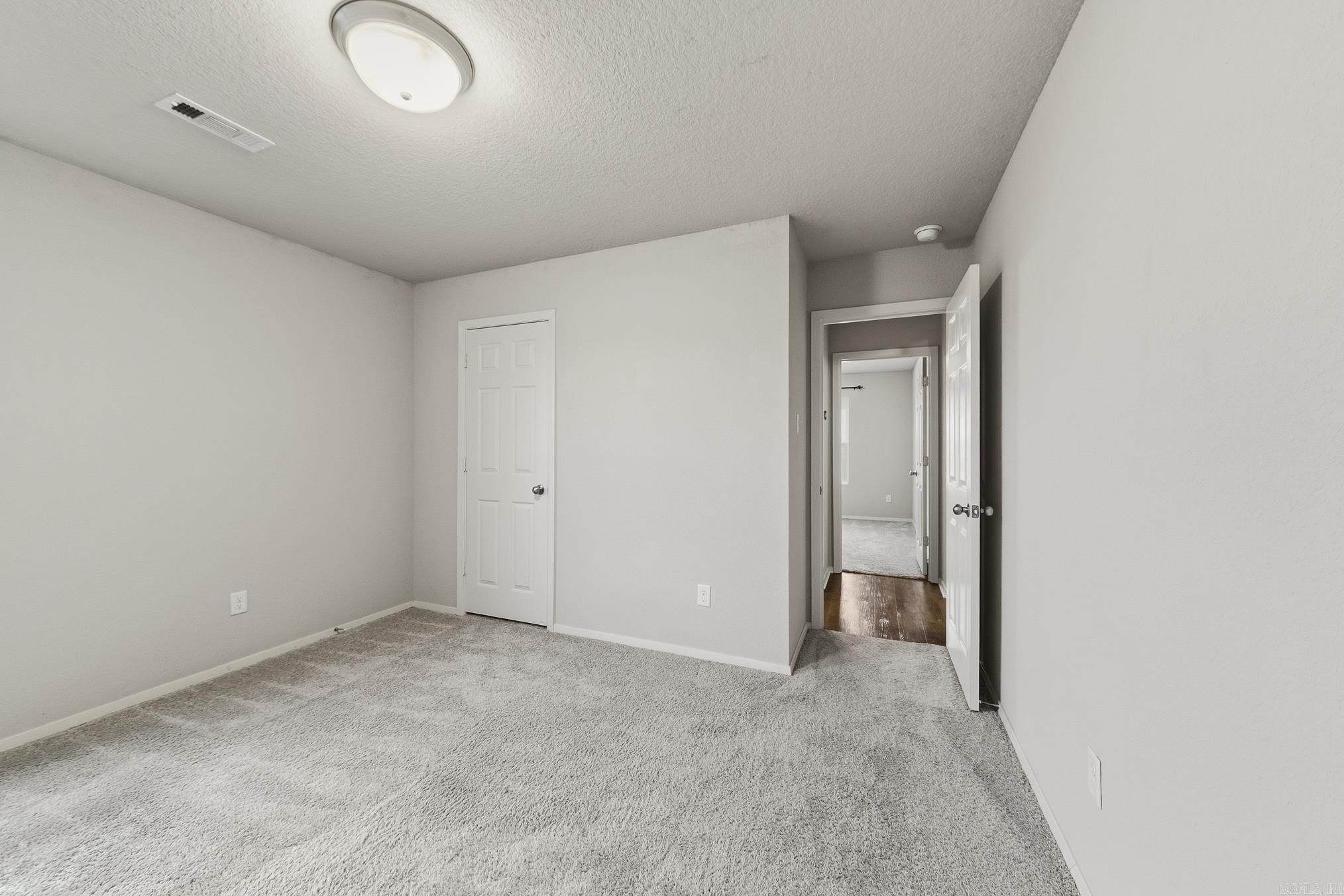 OAKLAND GROVE ESTATES - Residential Lease