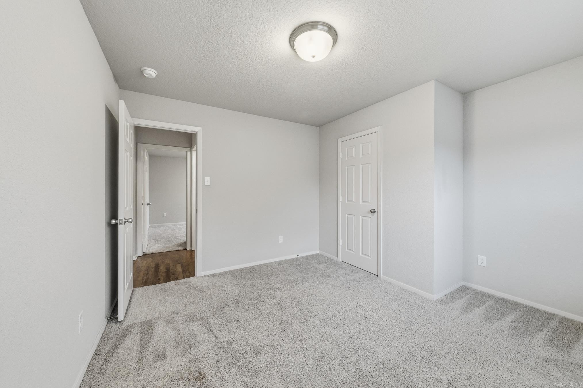 OAKLAND GROVE ESTATES - Residential Lease