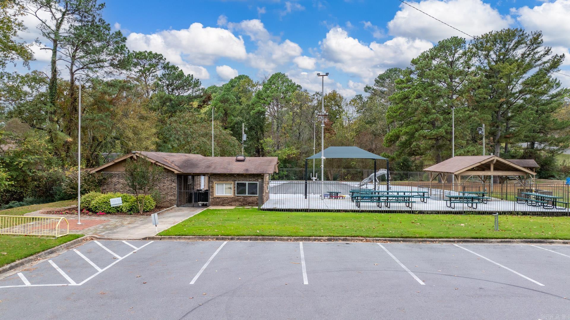 COLONY WEST - Residential