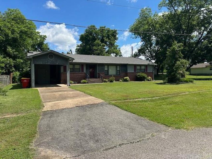 This home is in an older section of Morrilton in an established neighborhood.  It has been well maintained and can be move in read, or ready for updates.  Your preference.  A door from the den leads to the deck on the back.
