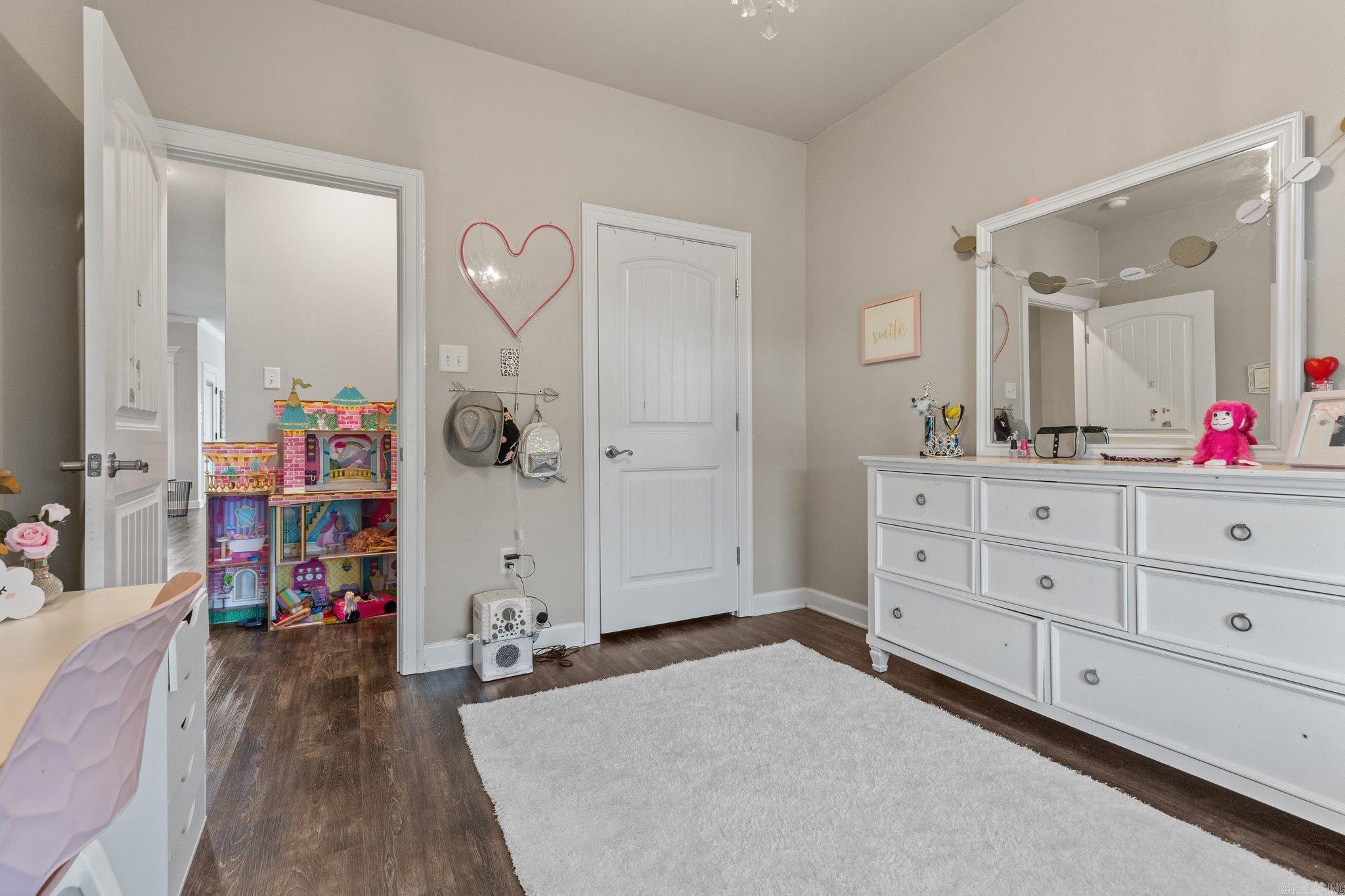 HUNTINGTON ESTATES - Residential