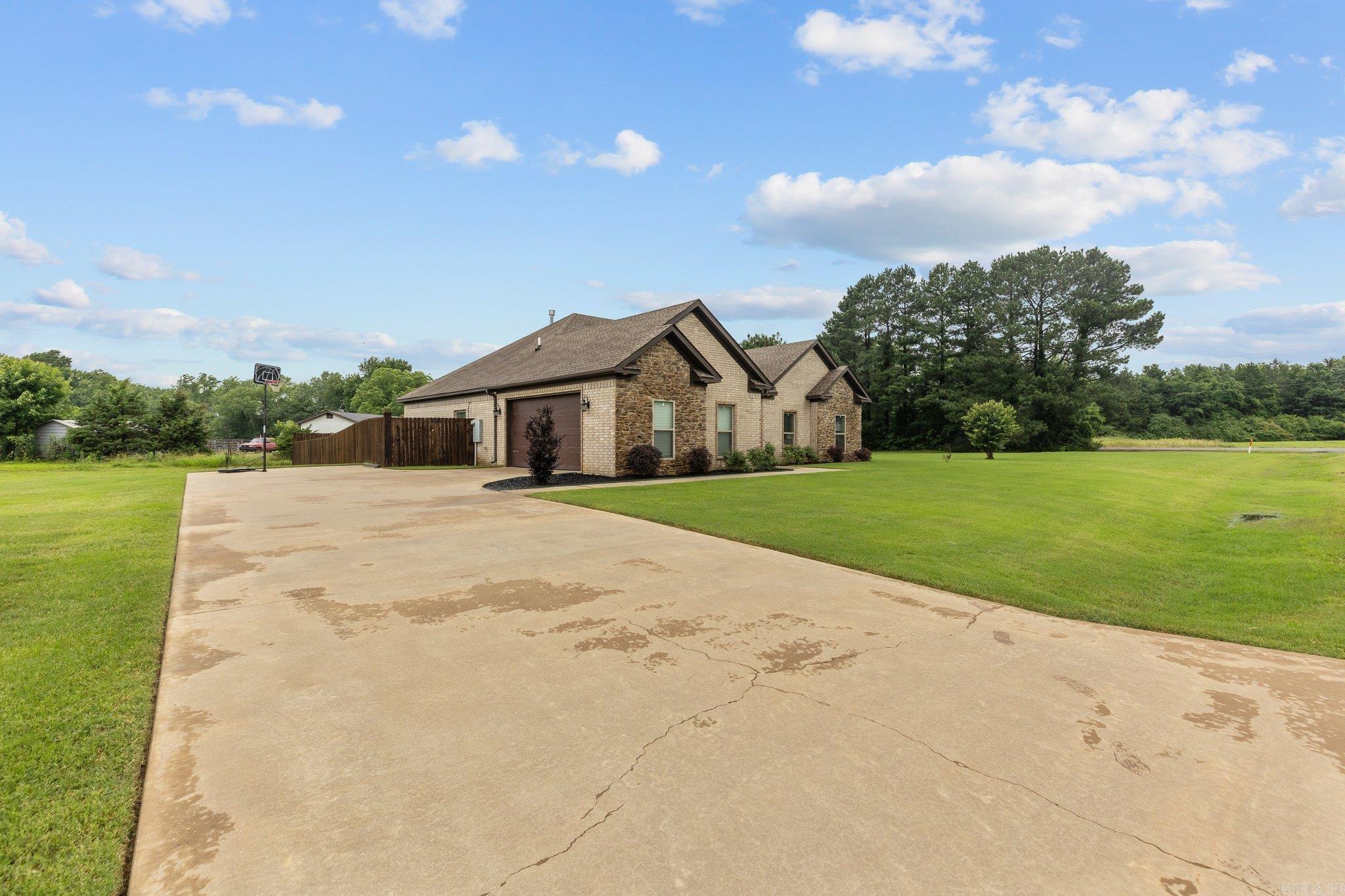 HUNTINGTON ESTATES - Residential