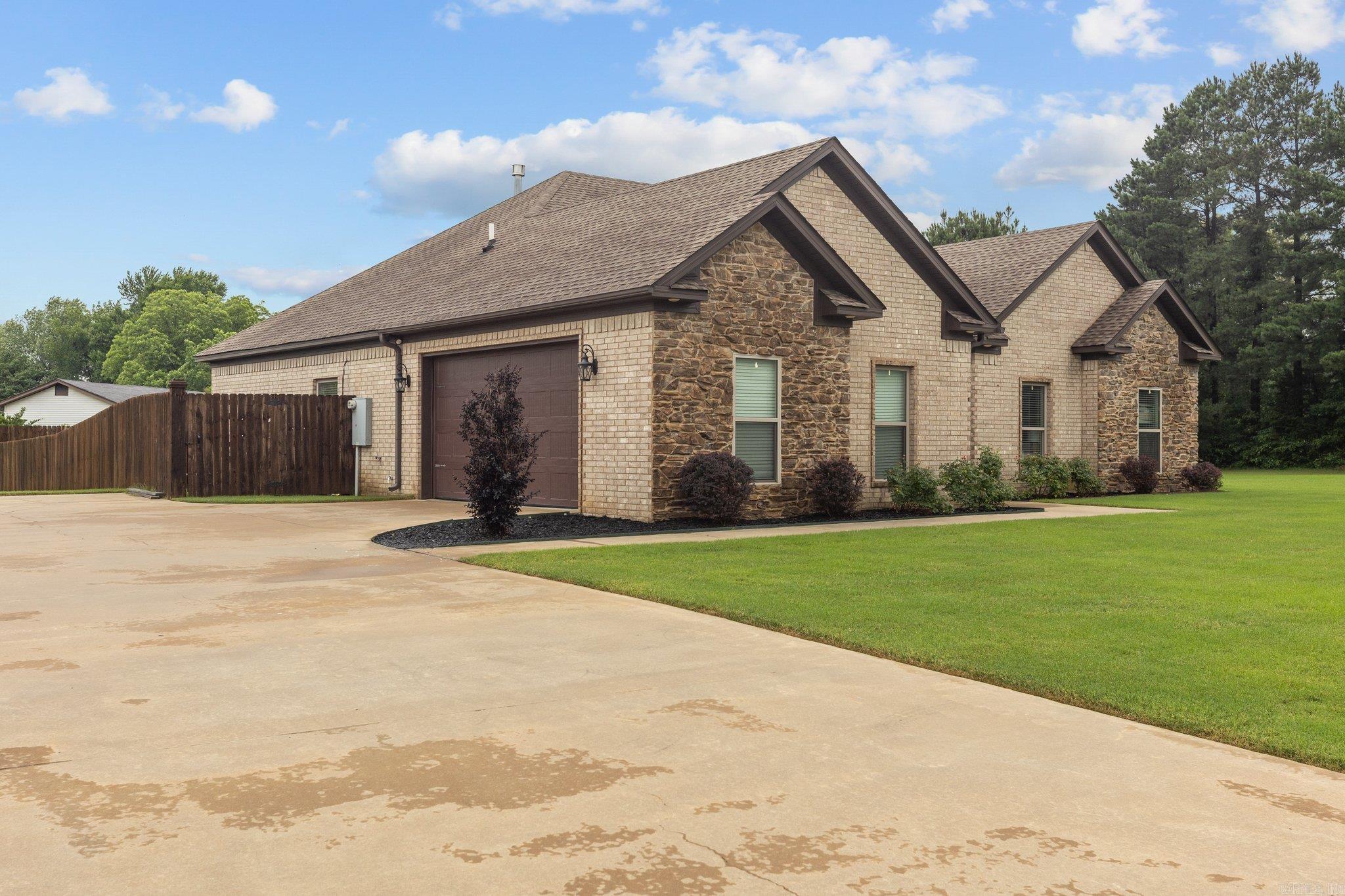 HUNTINGTON ESTATES - Residential