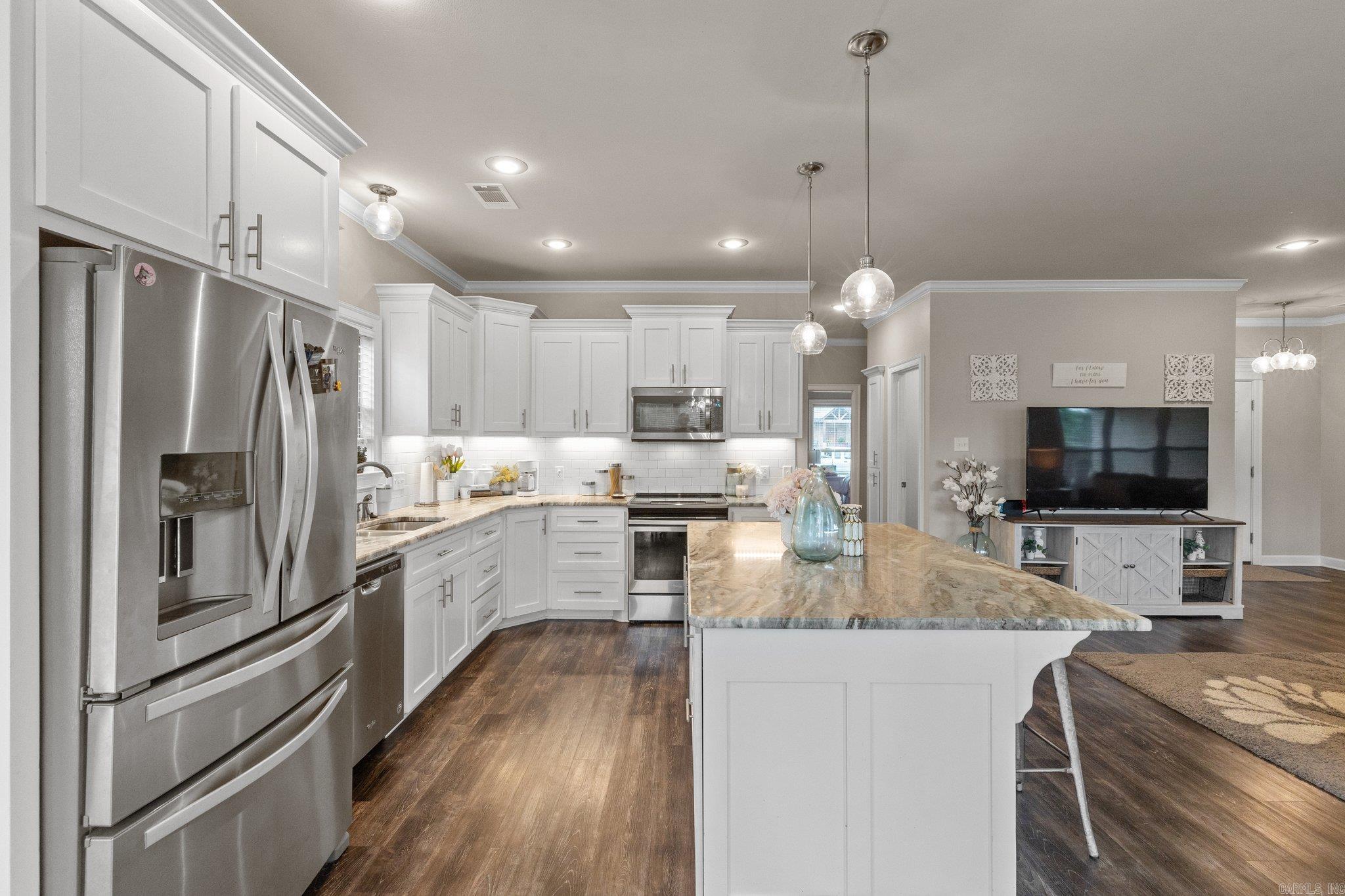 HUNTINGTON ESTATES - Residential