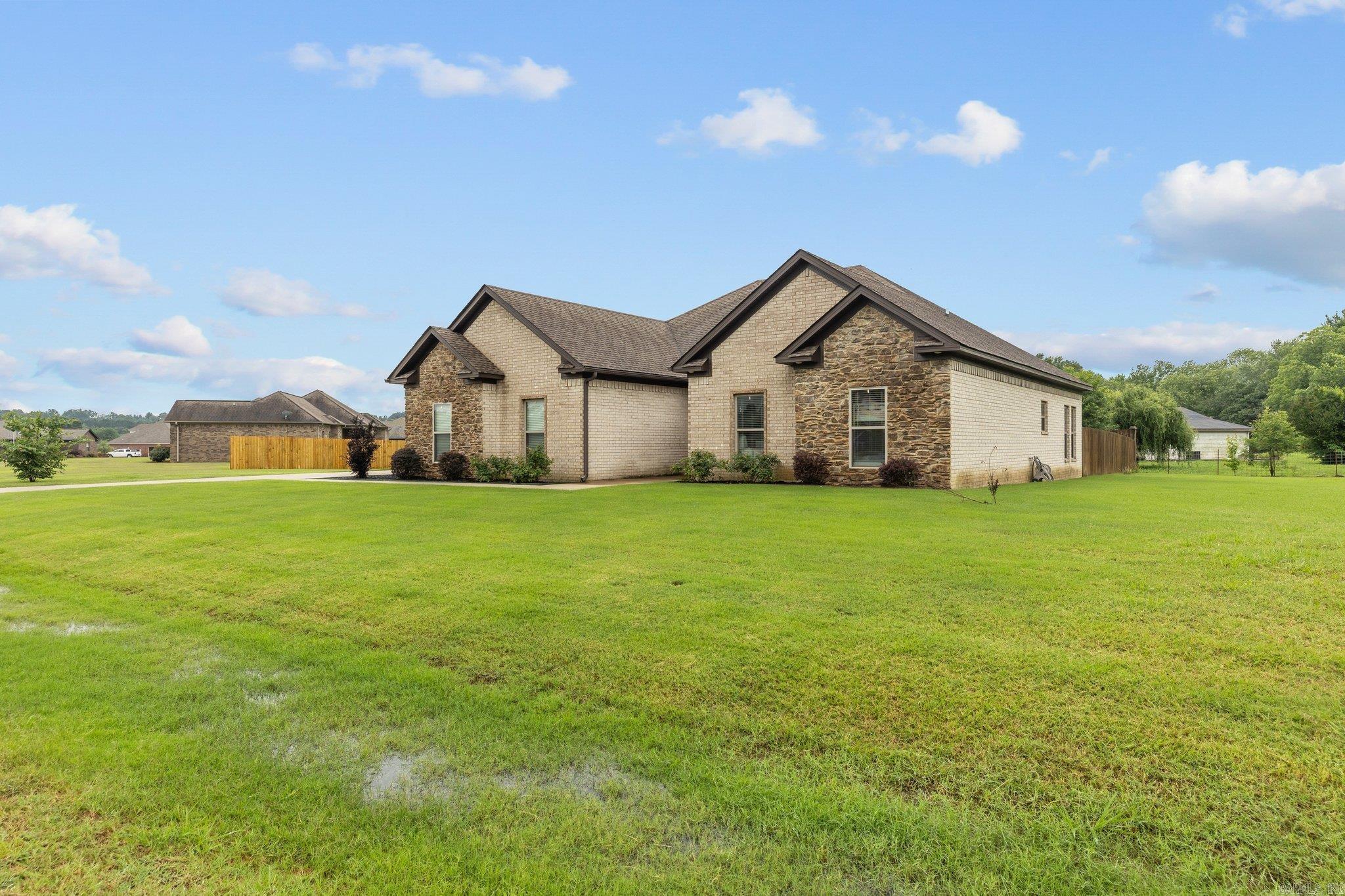 HUNTINGTON ESTATES - Residential