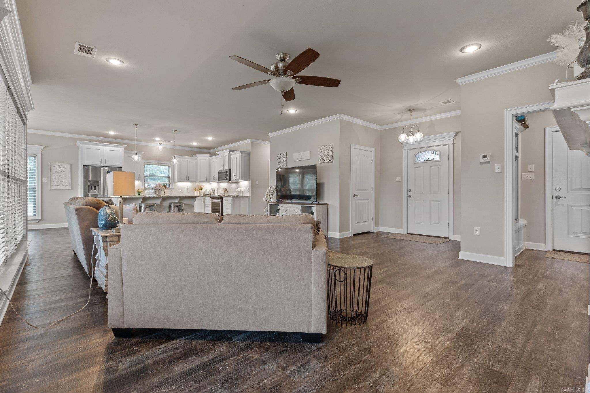 HUNTINGTON ESTATES - Residential