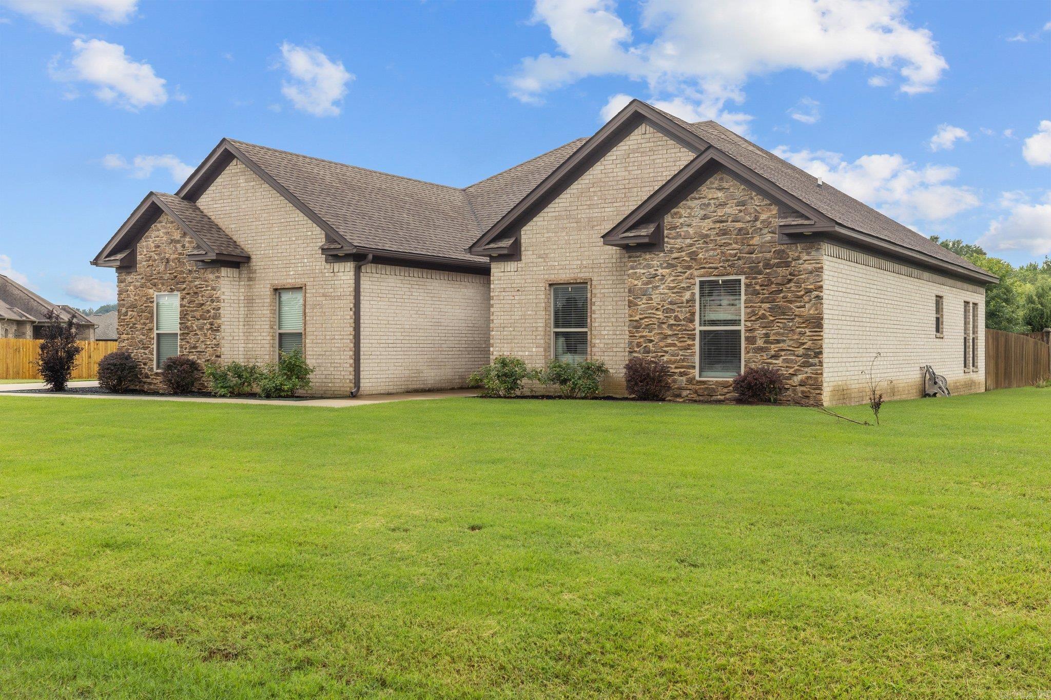 HUNTINGTON ESTATES - Residential