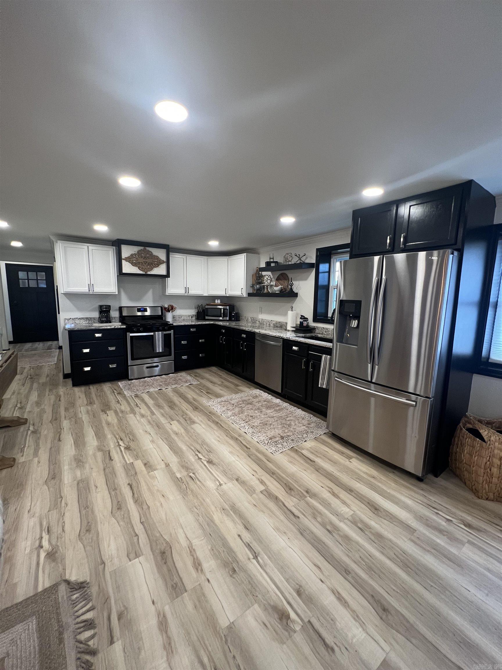 CATHERINE SHORES - Residential