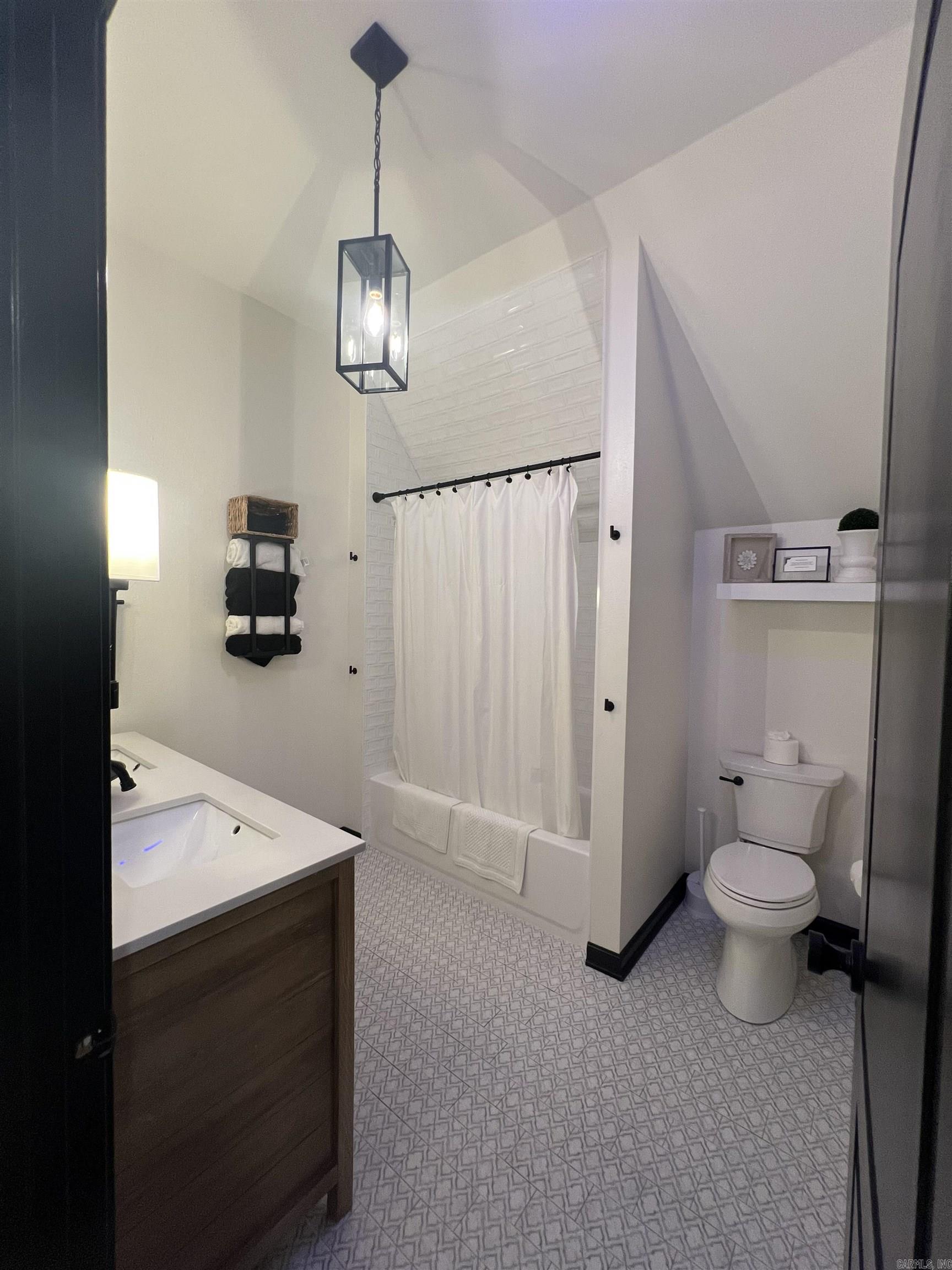 CATHERINE SHORES - Residential