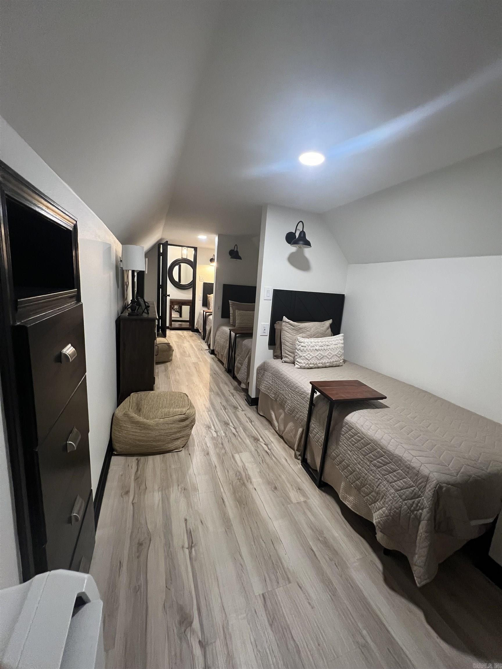 CATHERINE SHORES - Residential