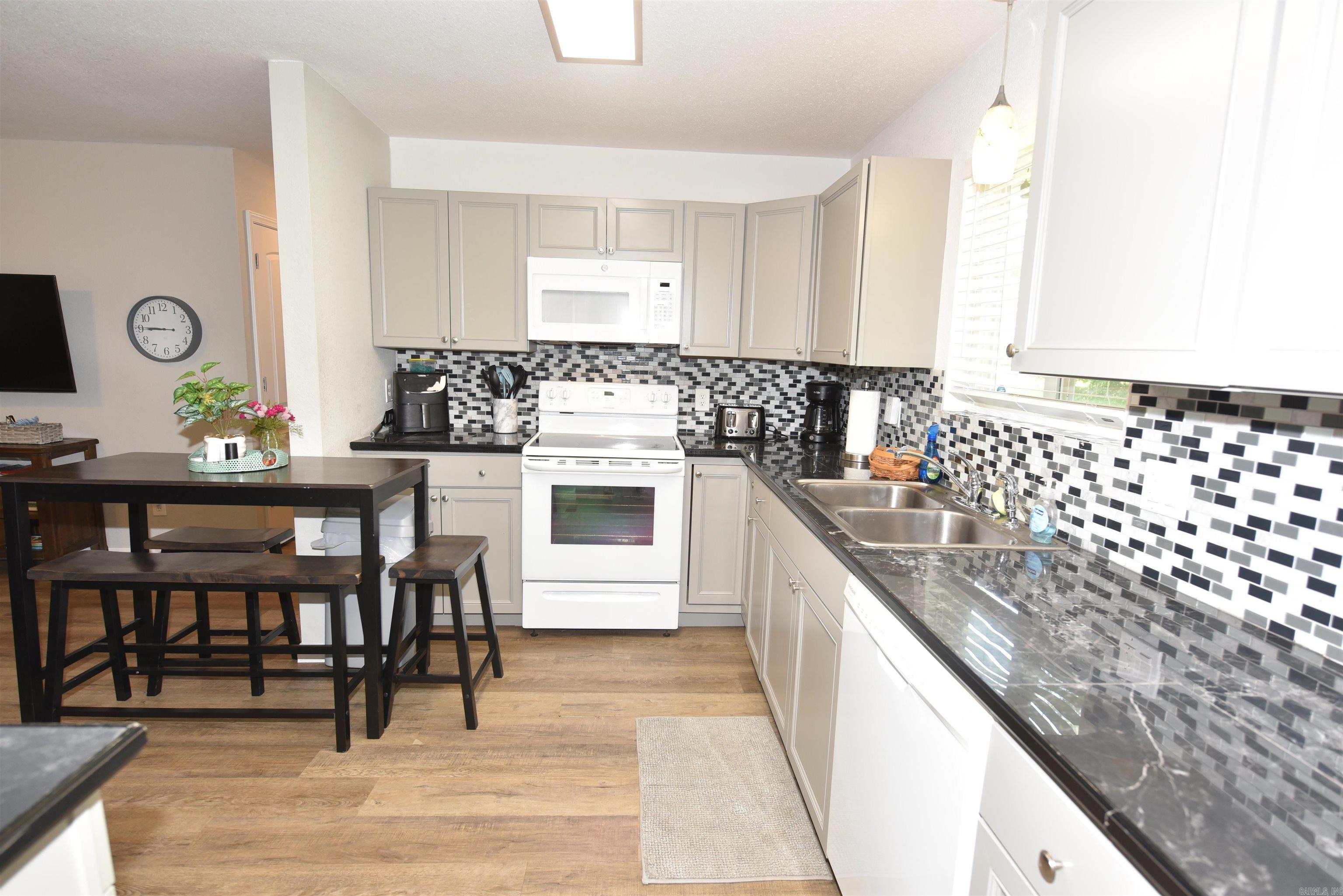 LAKEVIEW - Residential