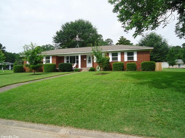 GREAT HOME WITH 4TH BEDROOM!!! Beautiful corner lot home at 1523 Pine Manor Drive, Remodeled Kitchen with newer appliances, Spacious Living Room, 4-BR, 2-BA, Approx. 1536 SQ. FT. heated/cooled, Wonderful hardwood floors, Large Privacy Fenced backyard, Deck, Newer Roof, Doors, Windows and even AC unit. This home has so many updates that you must come see for yourself!!! Make a appointment today for your viewing of this Fantastic Home!!!