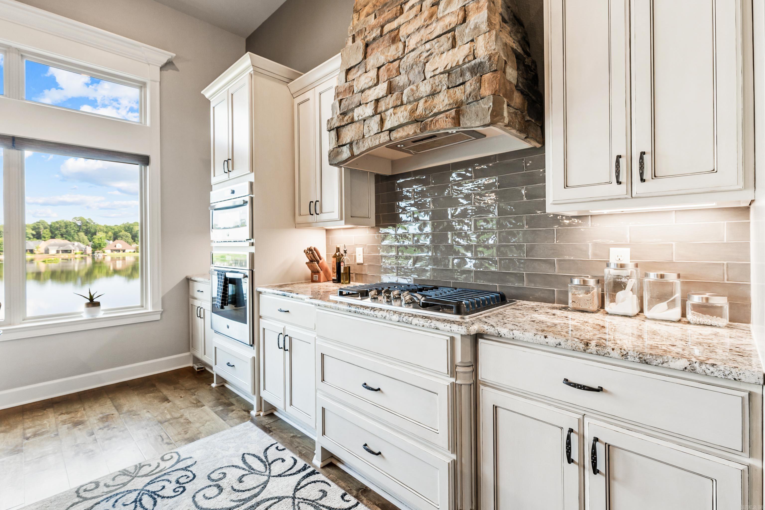 NORTH SHORE @ HURRICANE LAKE EST - Residential