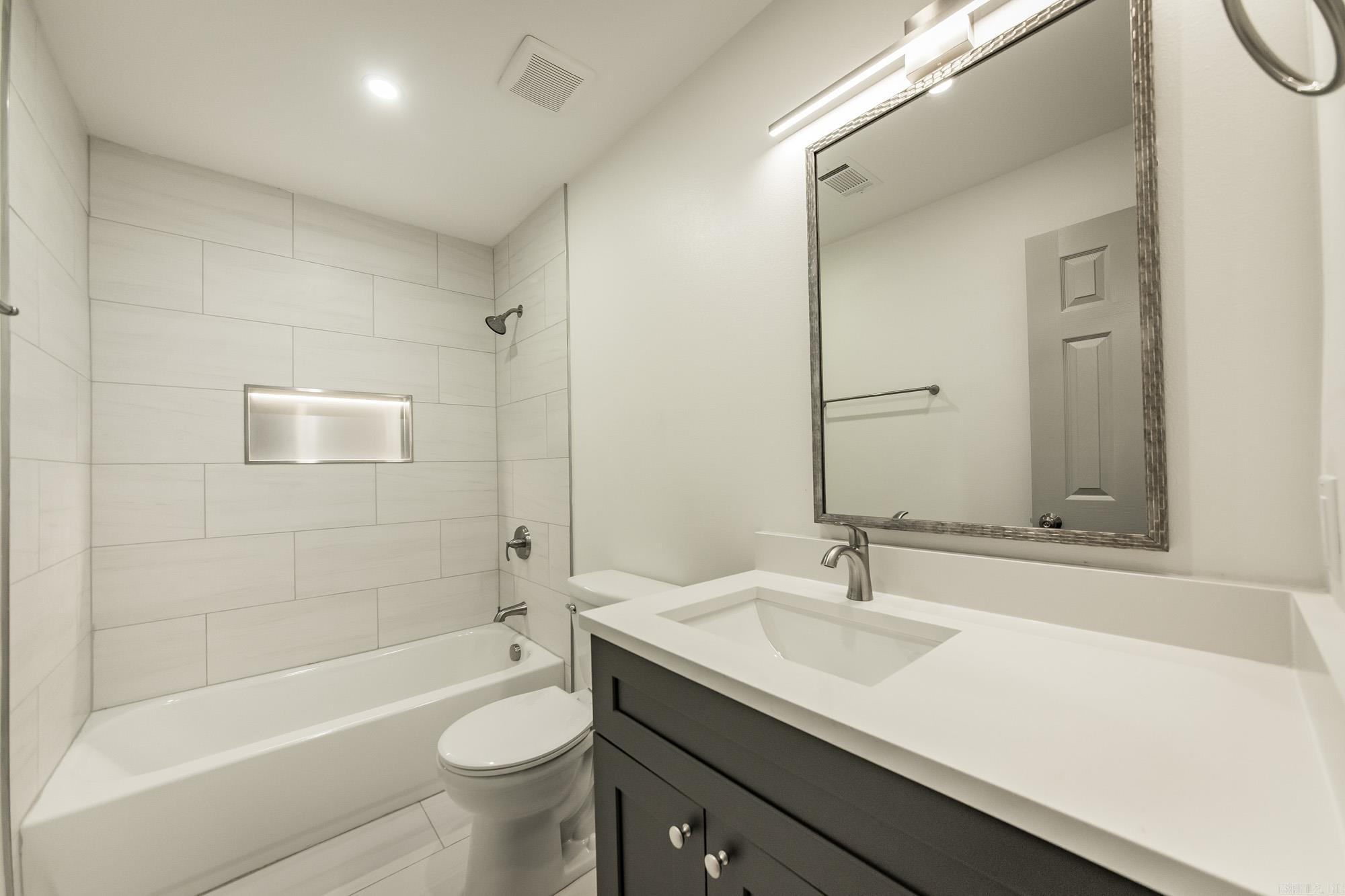 INDIANHEAD LAKES EST - Residential