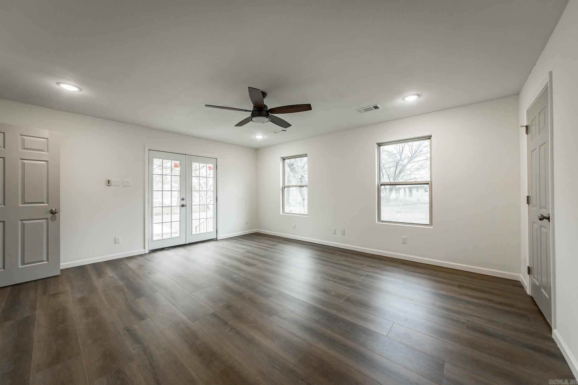 INDIANHEAD LAKES EST - Residential