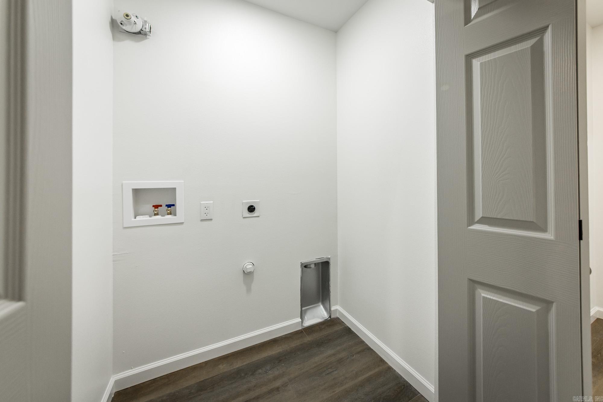 INDIANHEAD LAKES EST - Residential