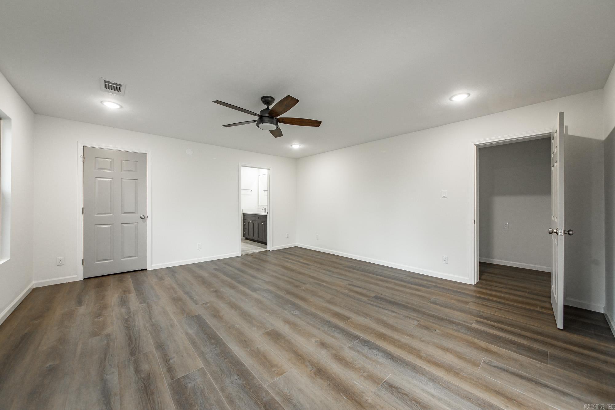 INDIANHEAD LAKES EST - Residential