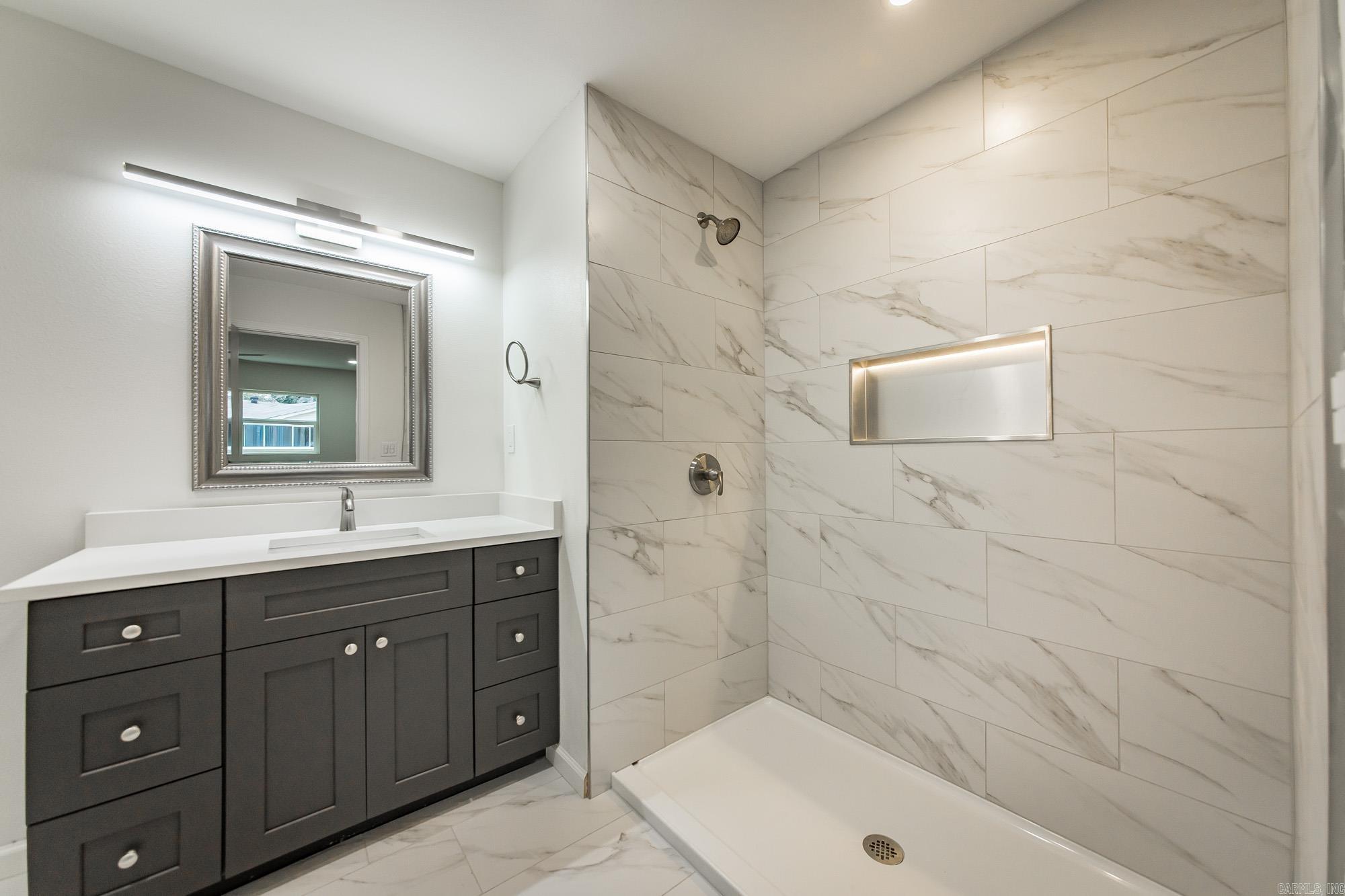 INDIANHEAD LAKES EST - Residential