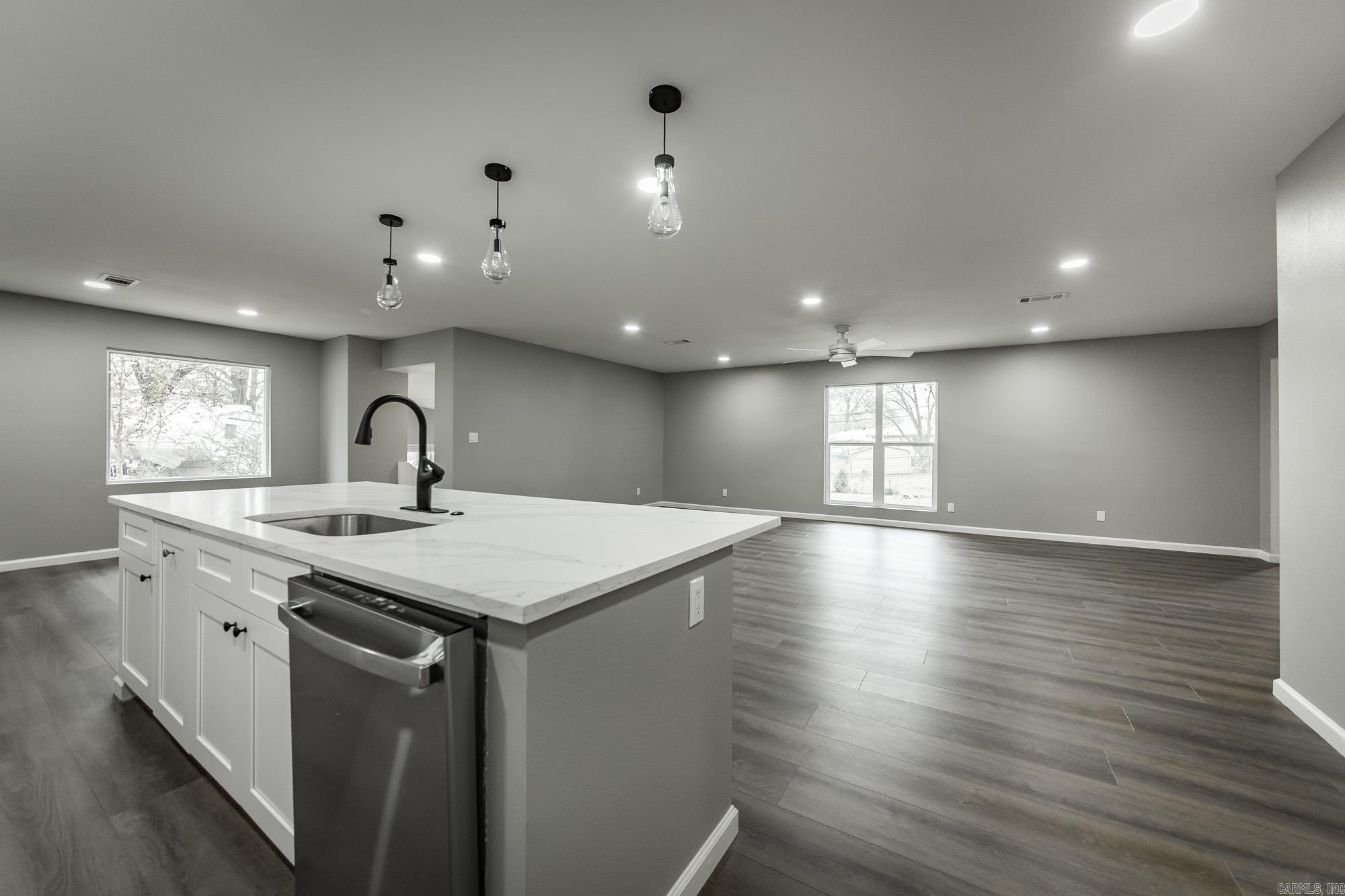 INDIANHEAD LAKES EST - Residential