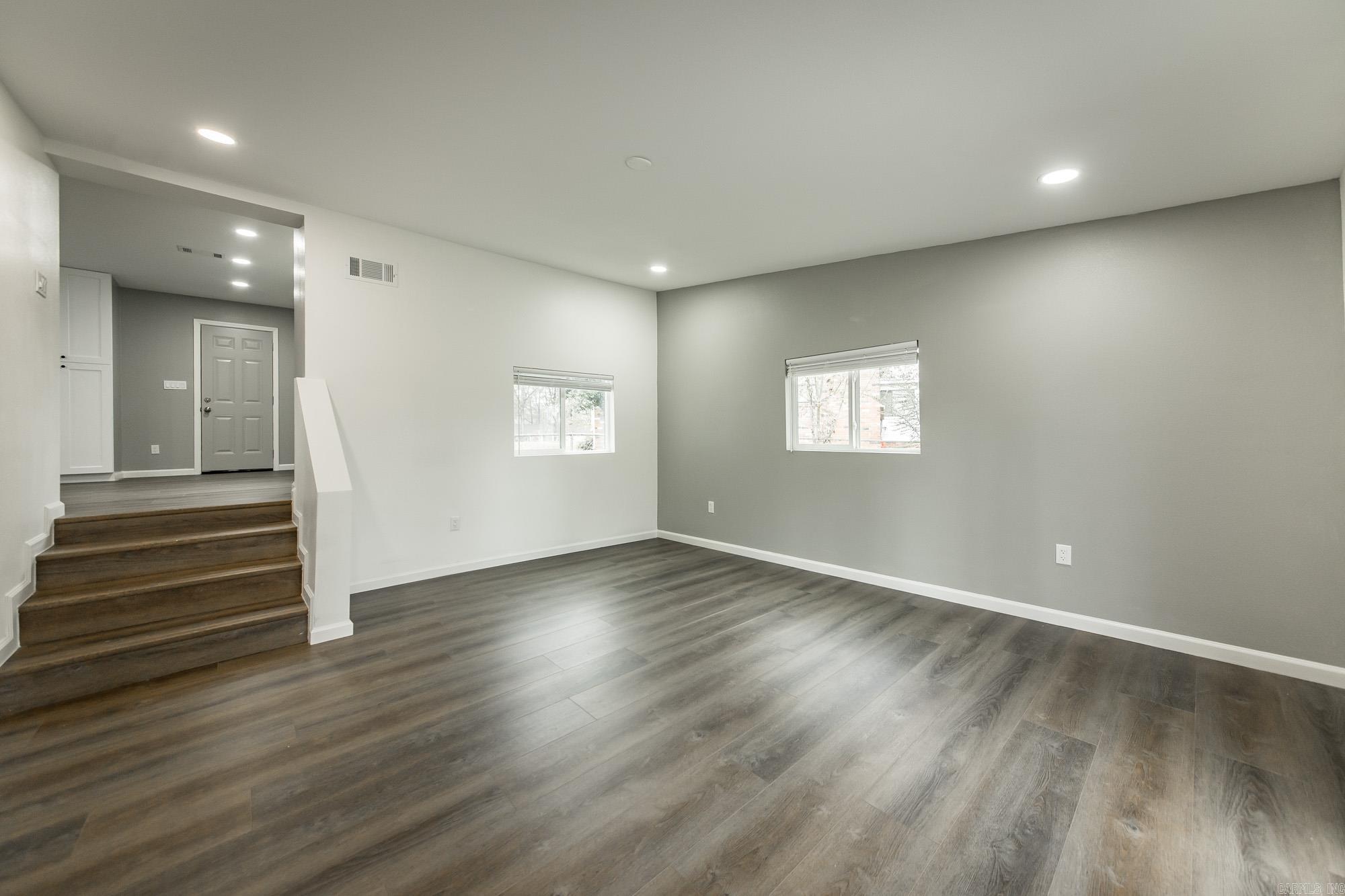 INDIANHEAD LAKES EST - Residential