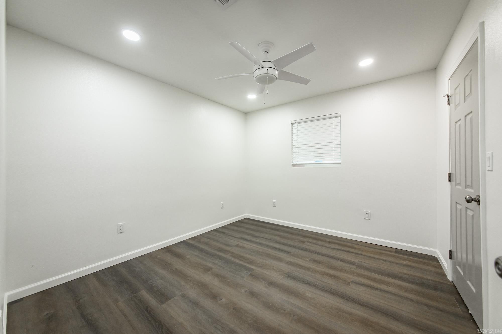 INDIANHEAD LAKES EST - Residential