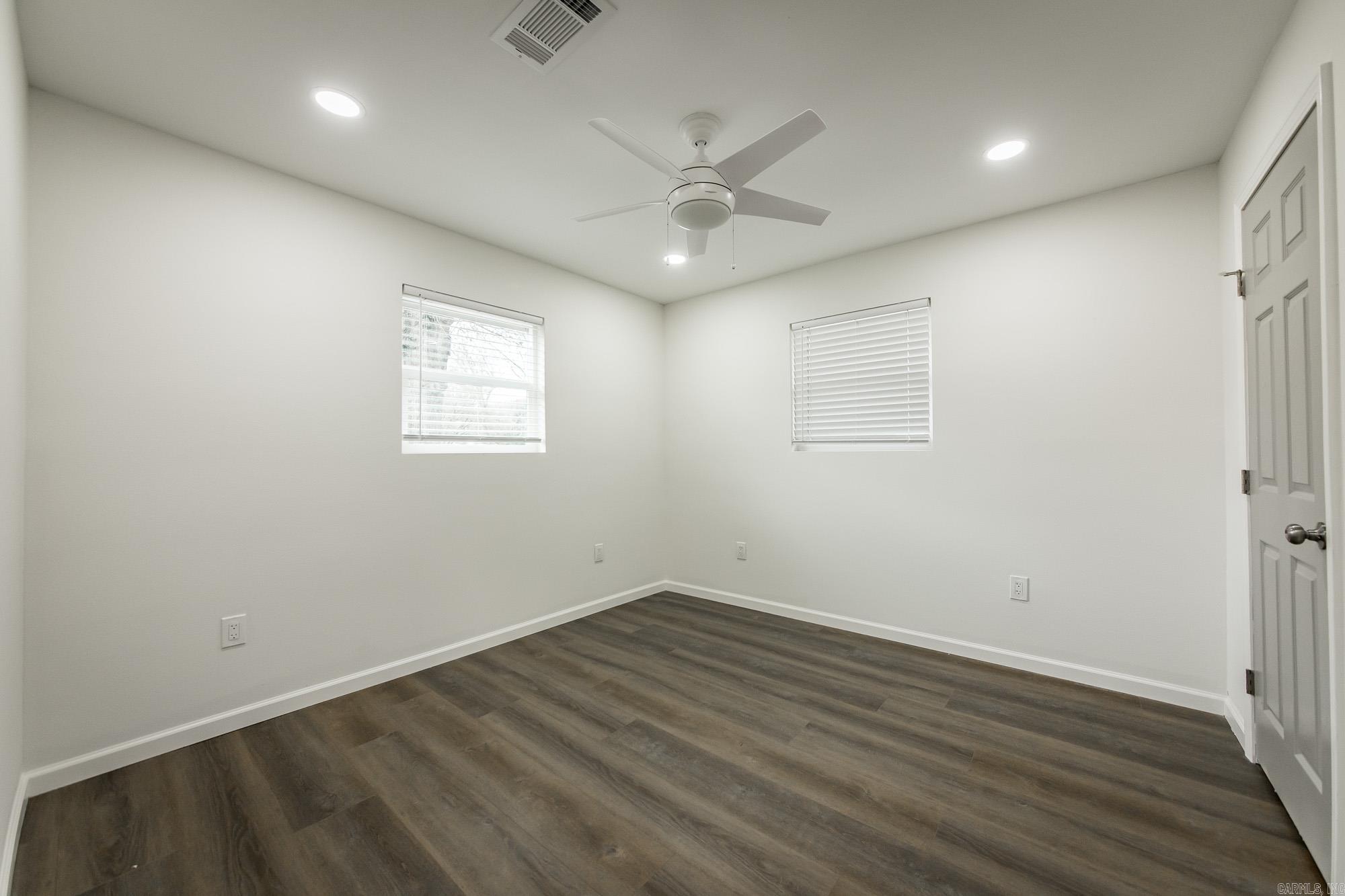 INDIANHEAD LAKES EST - Residential