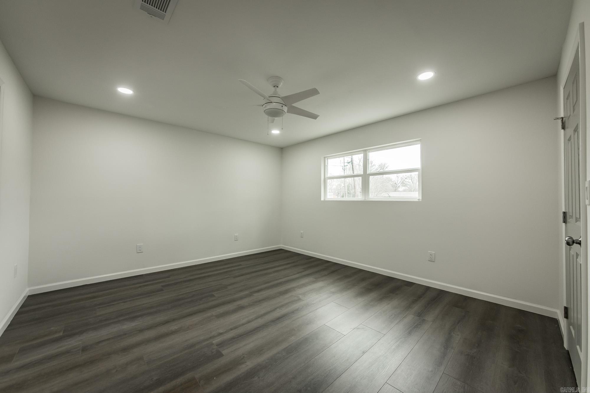 INDIANHEAD LAKES EST - Residential