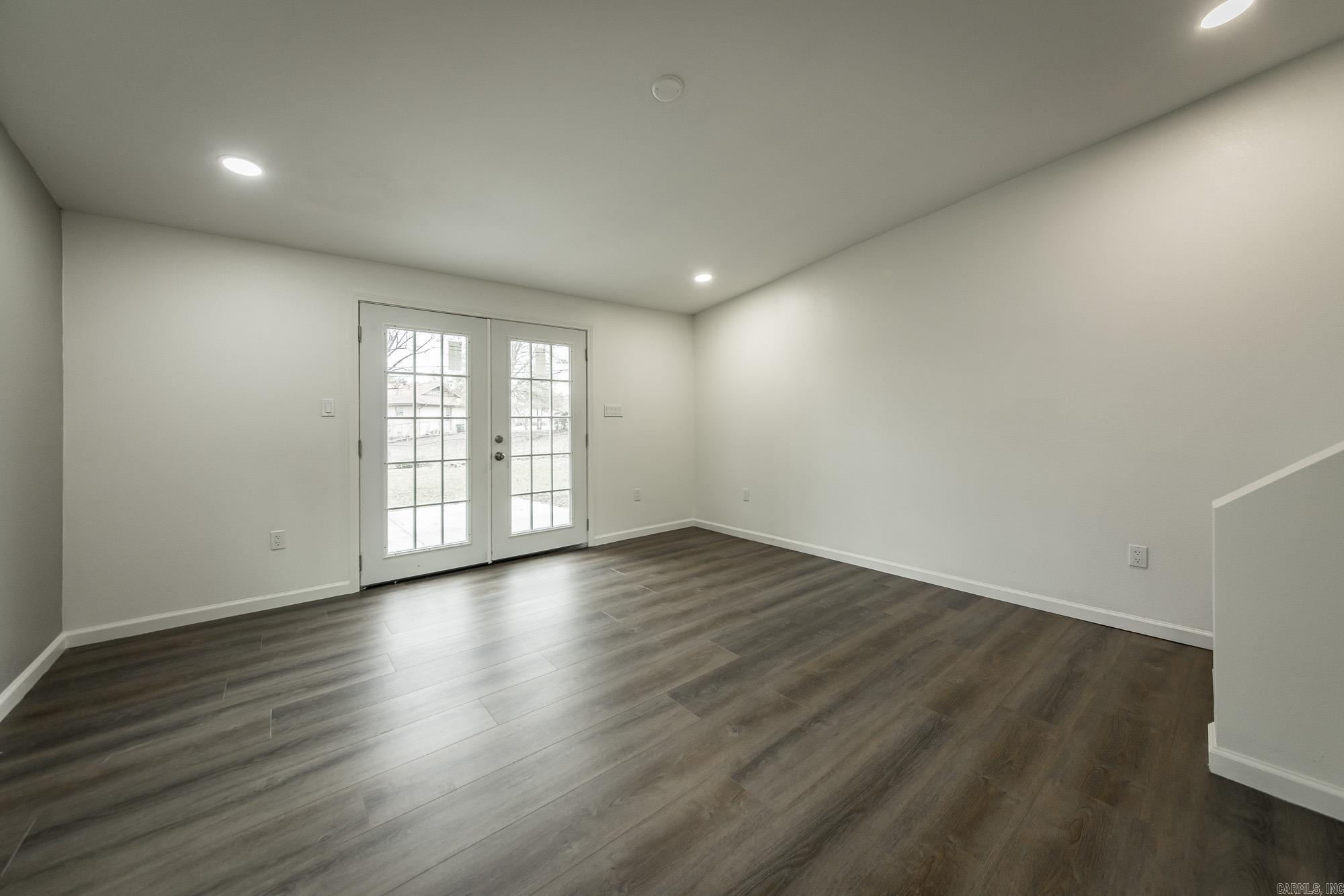 INDIANHEAD LAKES EST - Residential