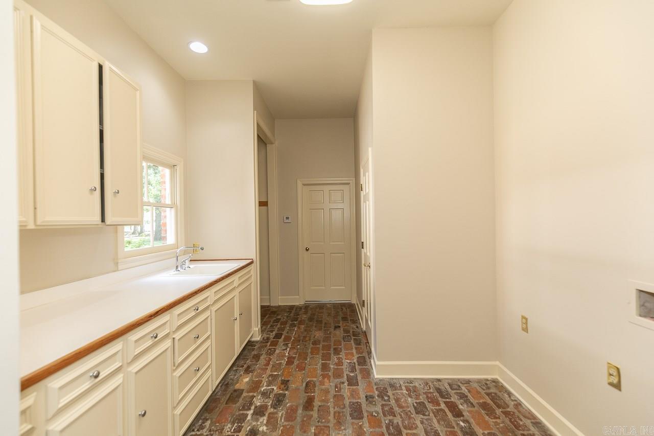 CHENAL VALLEY CHENAL CIRCLE - Residential