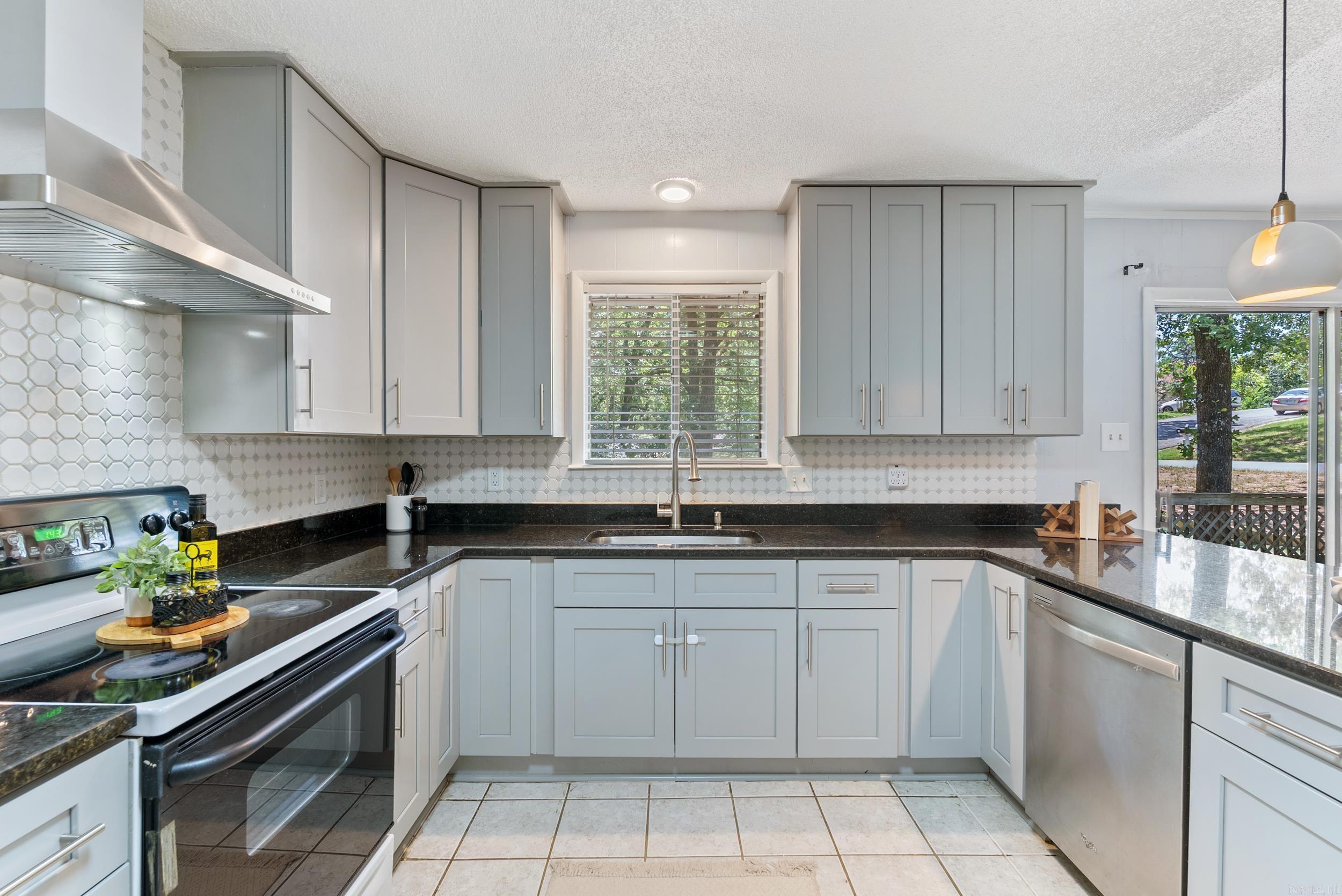 LEISUREWOOD ADDN TO MAUMELLE NEW - Residential