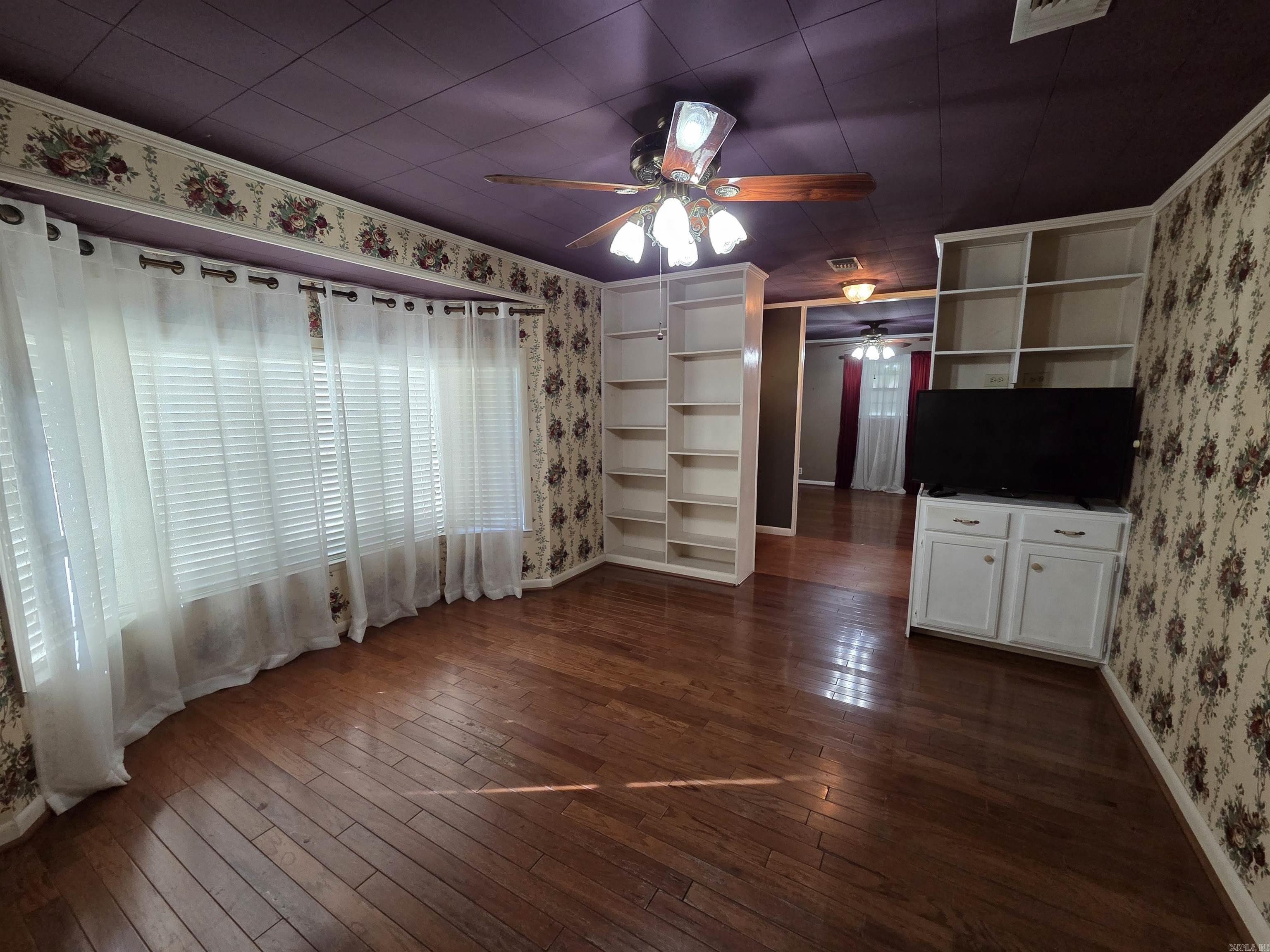 GREEN MEADOWS - Residential