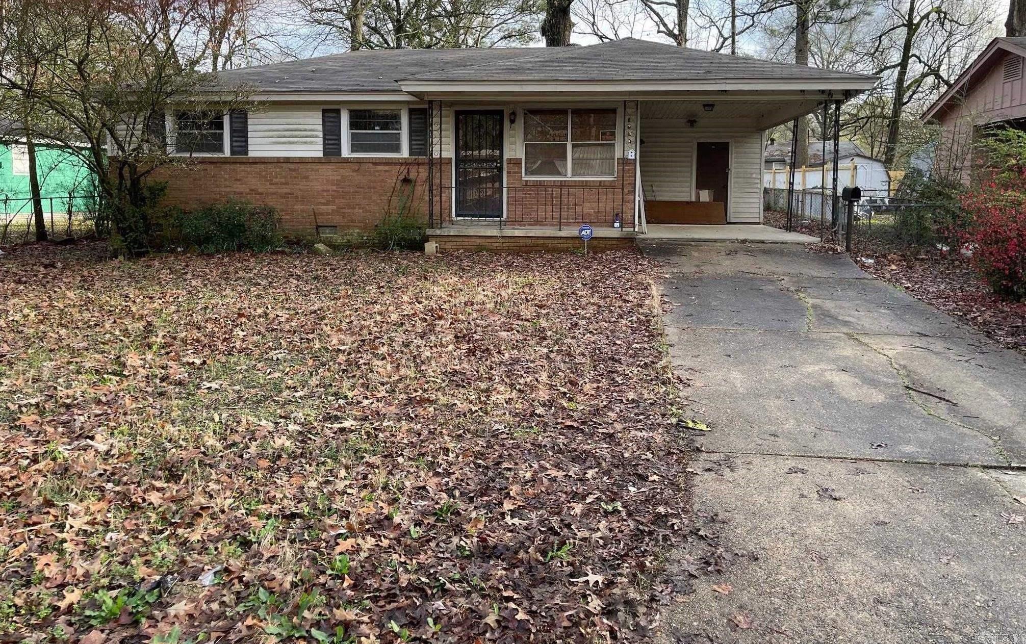 FULLY REMODELED: LARGE EAT IN KITCHEN, 3 BEDROOMS AND ONE BATH, LIVING ROOM, ONE CAR CARPORT WITH GIANT FENCED IN BACKYARD. NEW APPLIANCES, NEW PAINT AND FLOORING.