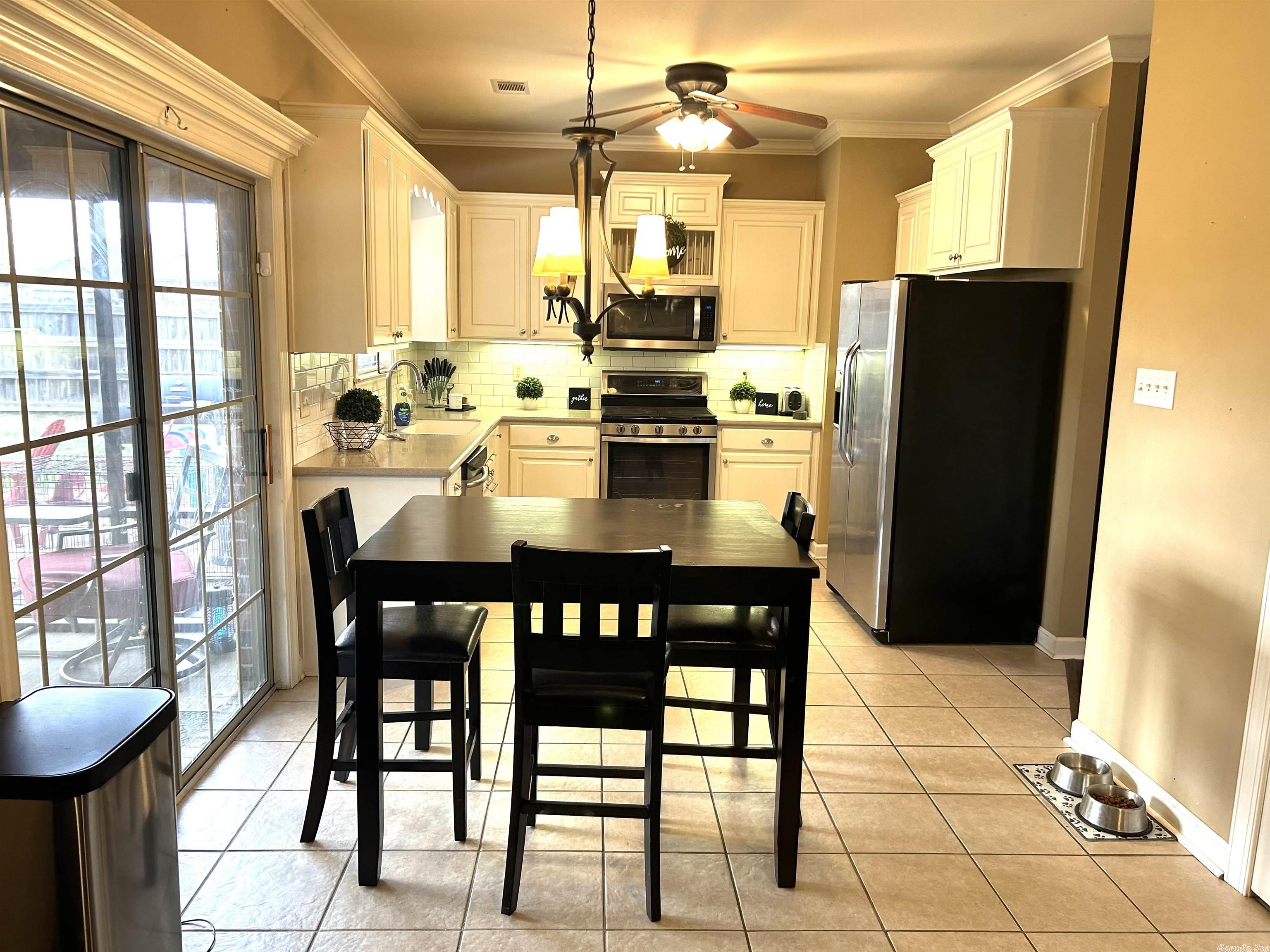 COUNTRY CLUB OF ARK THE - Residential