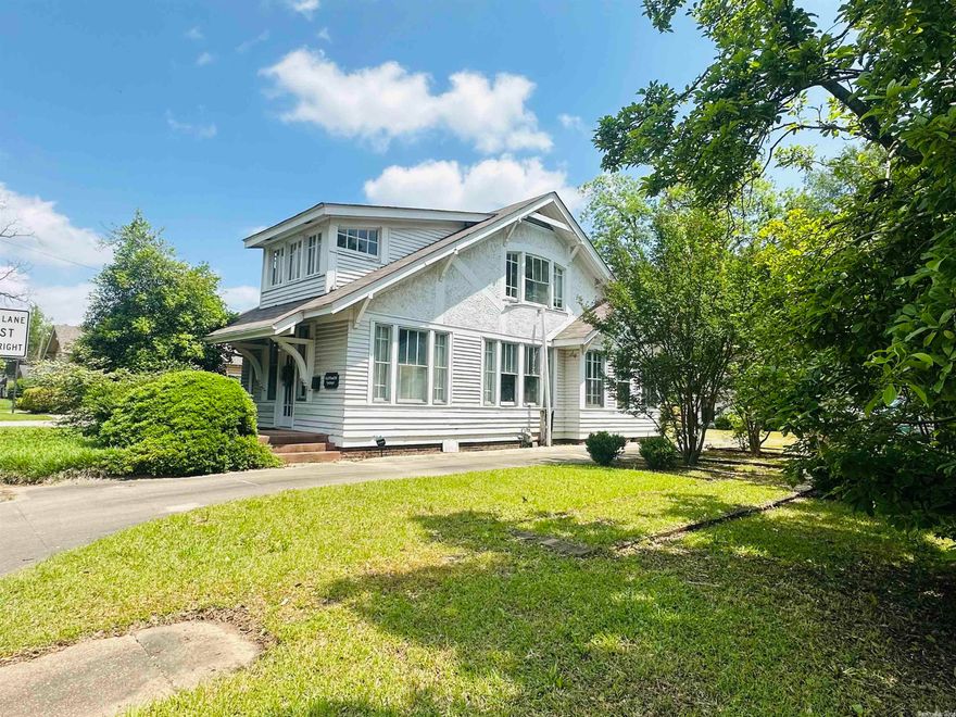 Charming full of character building and land available. Perfect for a book store, coffee corner, doctors office, barber... the possibilities are endless! Beautiful flower garden on the property as well. Apartment on the rear of property could make for a great hide away with some love and attention.