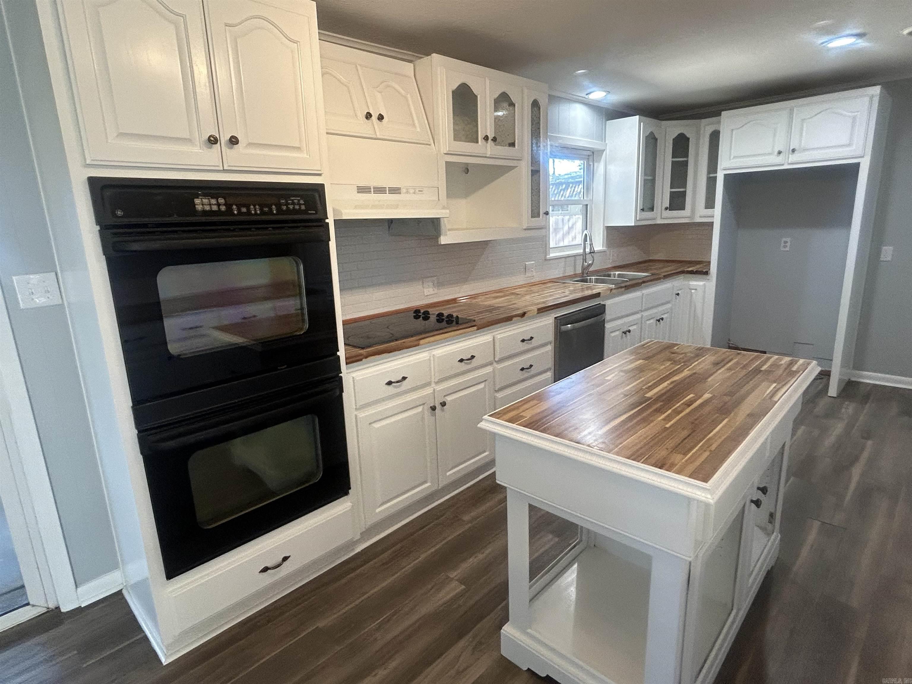 CLOVERDALE ADDN (MCRAE) - Residential