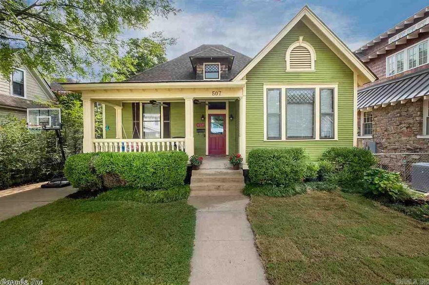 Adorable home in the heart of Hillcrest! Original hardwood floors, tall ceilings, and tons of character. Large deck out back leads to well maintained fenced in backyard.3 large bedrooms and 2 bathrooms (one en suite!)  Cozy front porch with large swing. Walking distance to PHE and PHMS, and close to all the shops and restaurants Hillcrest has to offer.   Contact jesi@bluekeypropertymgmt.com to schedule a viewing.