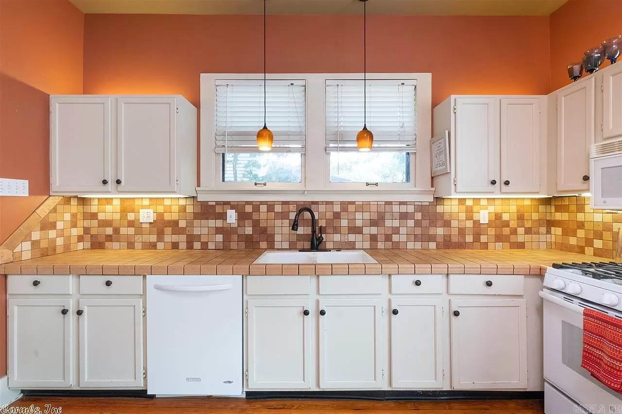 Auten & Moss - Residential Lease