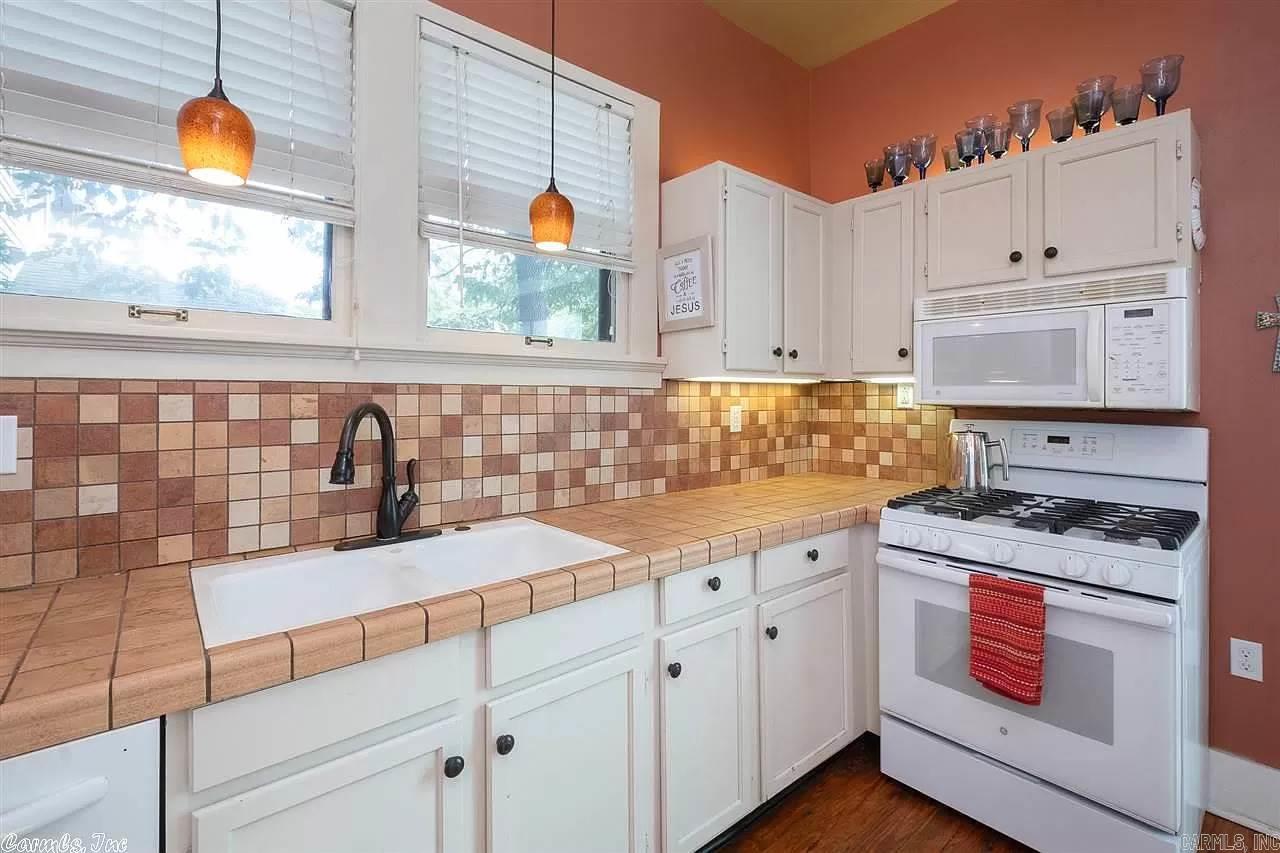 Auten & Moss - Residential Lease