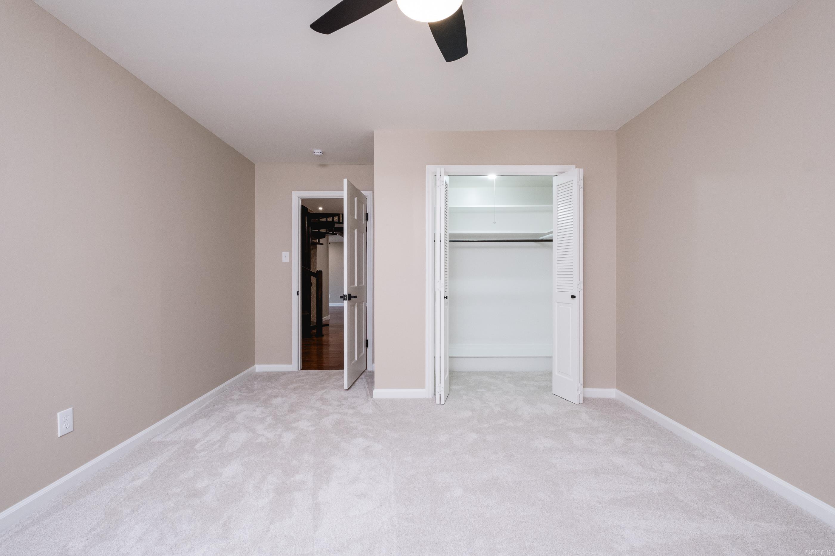 LEAWOOD MANOR - Residential