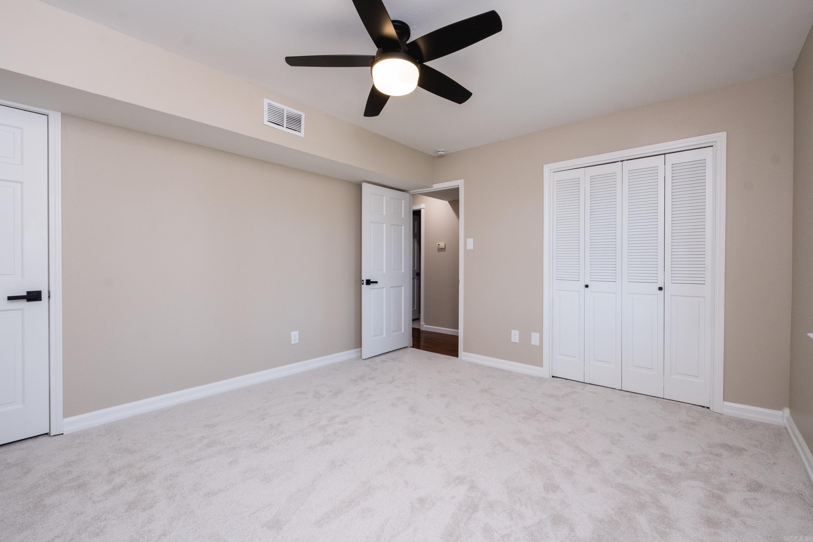 LEAWOOD MANOR - Residential