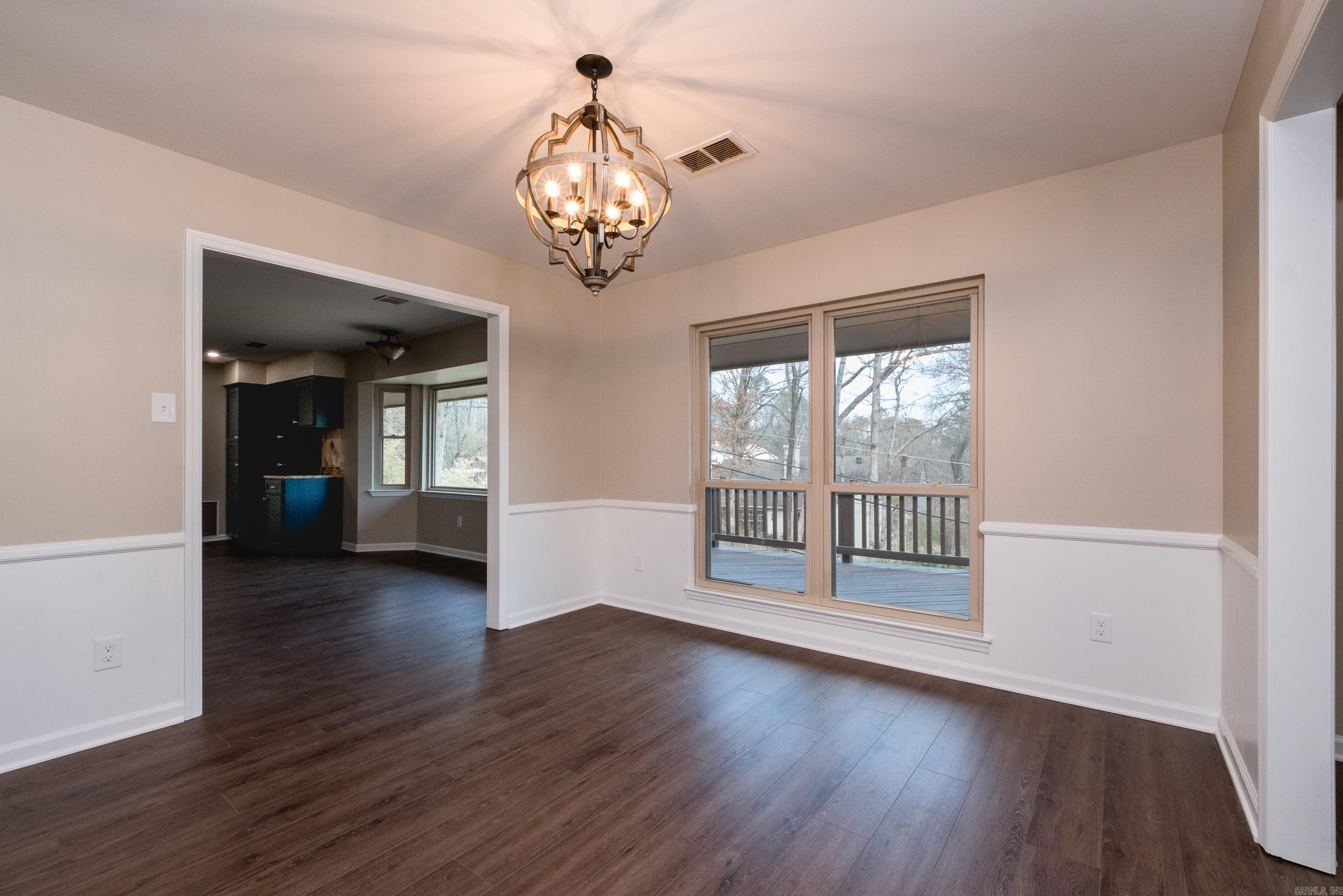 LEAWOOD MANOR - Residential