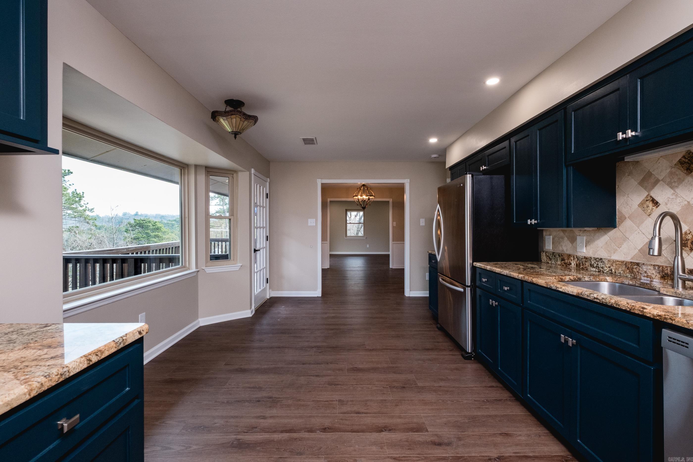 LEAWOOD MANOR - Residential