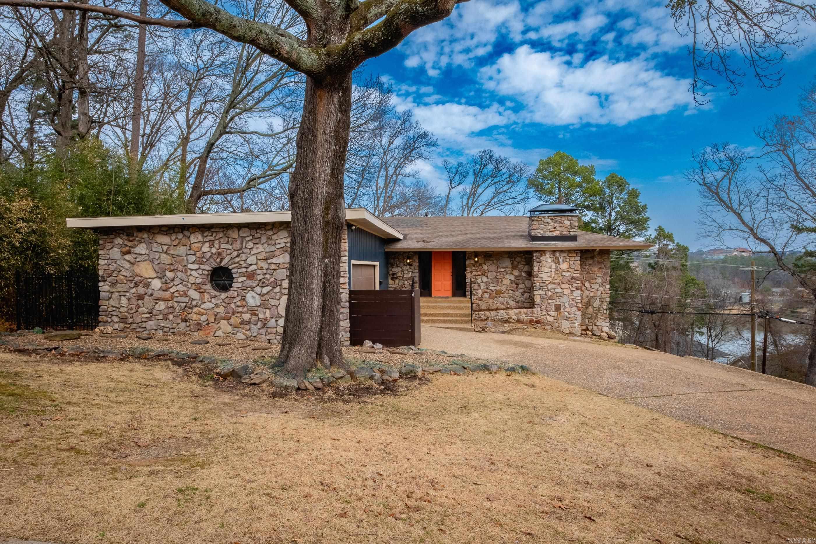 LEAWOOD MANOR - Residential