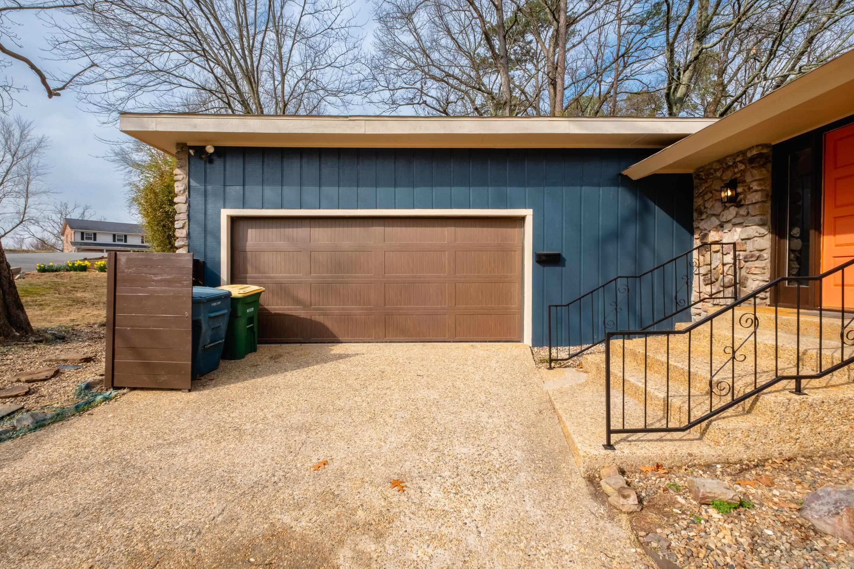 LEAWOOD MANOR - Residential