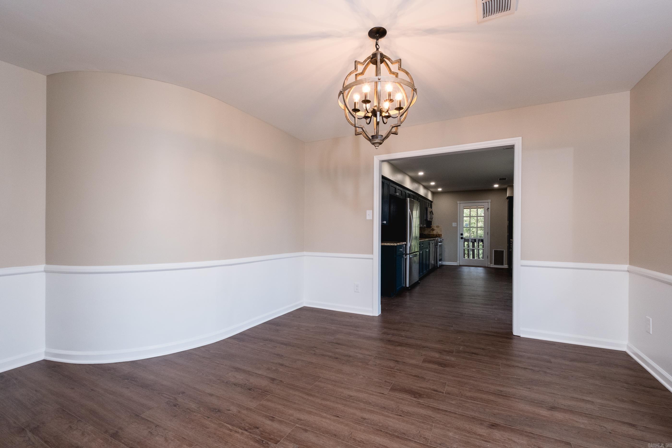 LEAWOOD MANOR - Residential